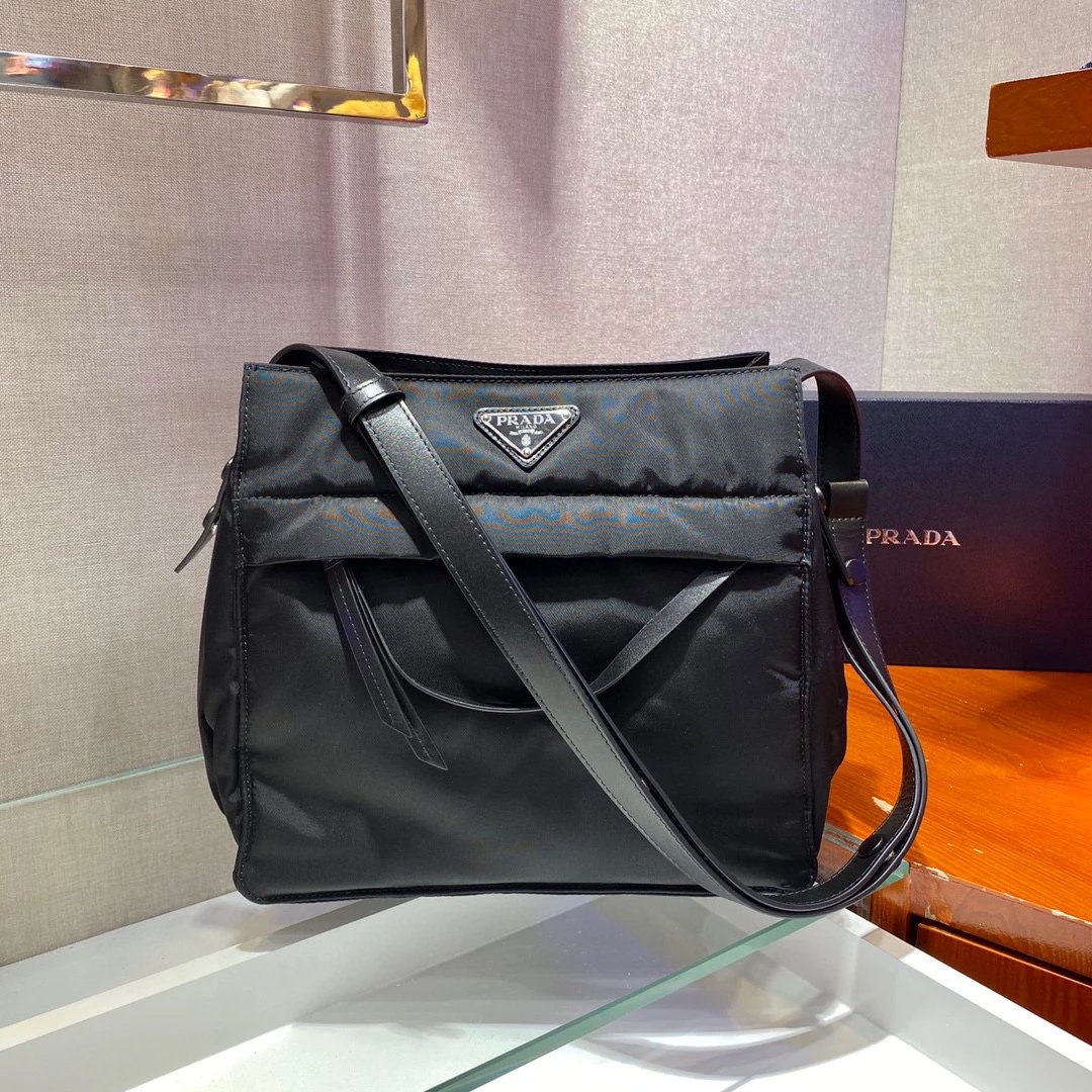 PRADA Bag Top version p Home Version Latest Model Style Ciniboeri Joint Name invite New Men's Nylon Messenger Bag Nylon Messenger Bag Shoulder Messenger Bag for Men and Women1BC308