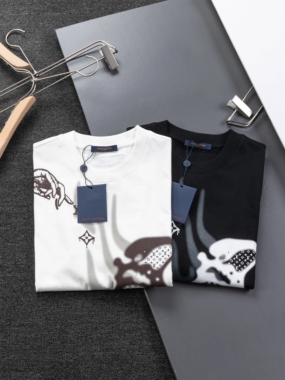 Louis Vuitton LV T-shirt Unique Simple Print on Chest logo round Neck Short Sleeve25ss New Pure Cotton Unisex Style T Casual T-Shirt Base Layer Shirt OS Loose Fit Half Sleeve Top Plus Size