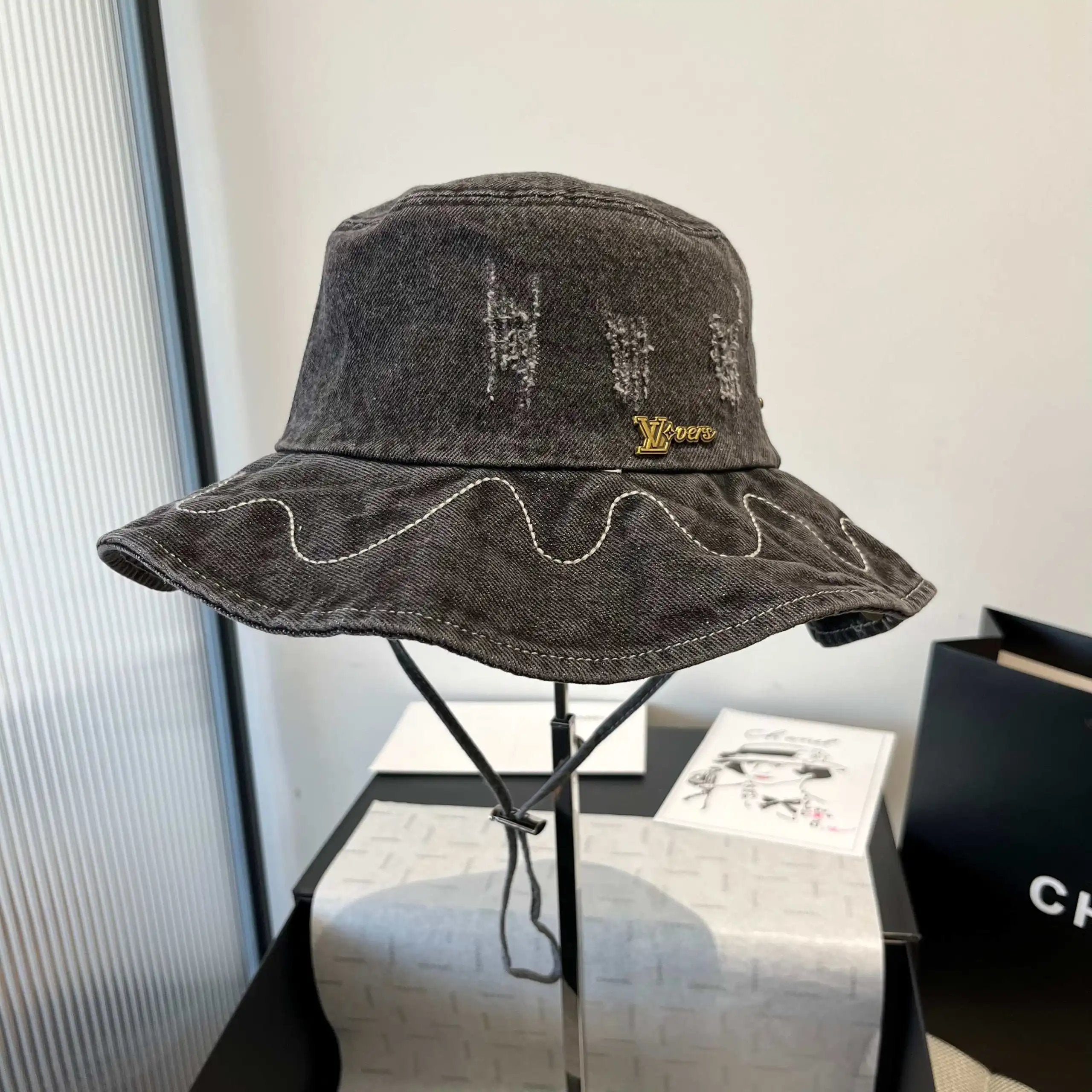 Louis Vuitton LV Hat Alphabet Gold Label logo Fisherman Hat Casual Sun Protection UV Protection Plain Face Covering Sun Hat Outdoor Versatile Flat Top Bucket Hat