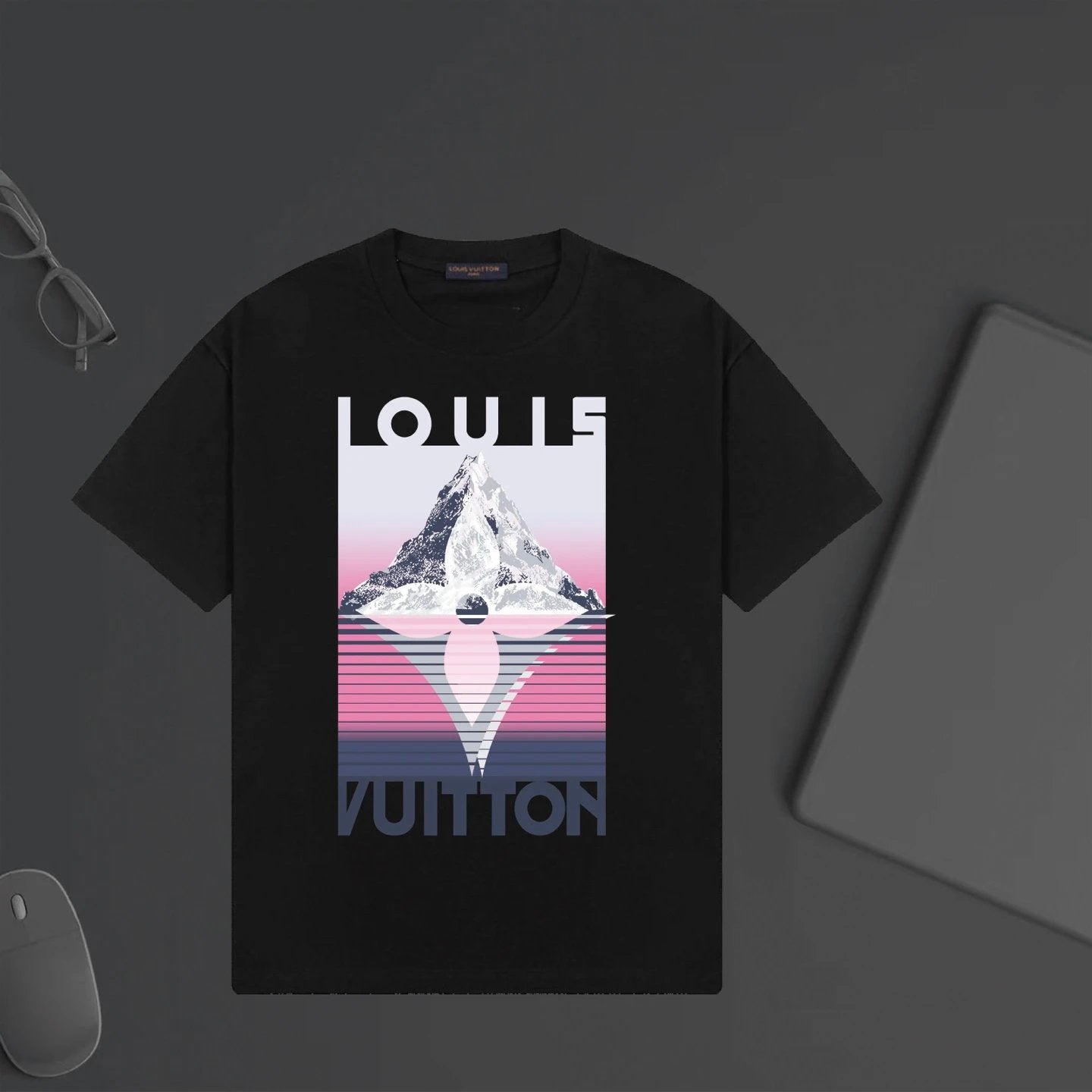 Louis Vuitton LV T-shirt Snow Mountain Four-Leaf Flower Print on the Chest logo round Neck Short Sleeve25ss New Pure Cotton Unisex Style T T-shirt OS Loose Fit Base Shirt Top Half Sleeve T-Shirt
