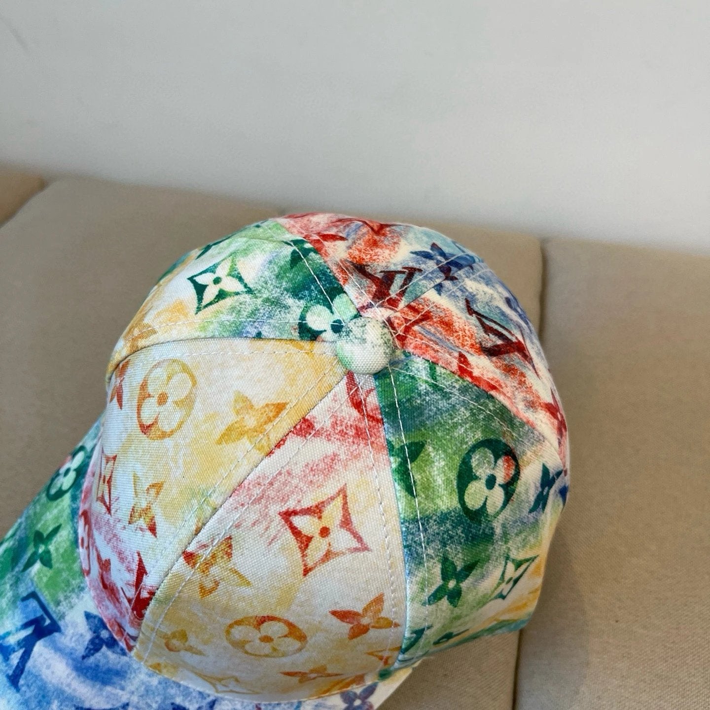 Louis Vuitton LV Hat Full Print Color Jacquard logo Baseball Cap Sun Protection Visor Cap Large Head Circumference Versatile Sports Hat Slimming Face Curved Brim Unisex Couple Style