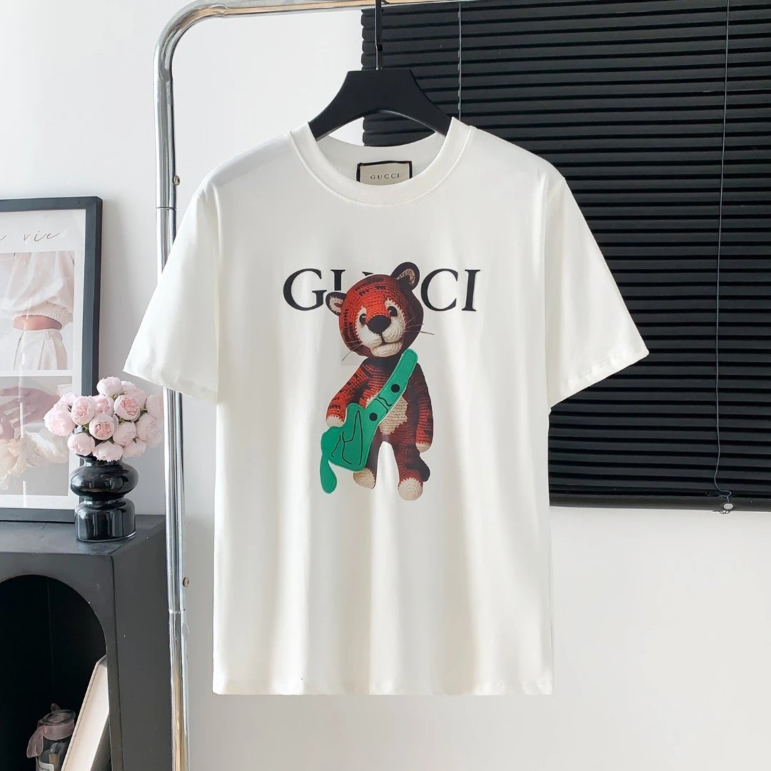 Gucci T-shirt Colorful Printed Bear Chest Backpack Logo Logo Crew Neck Short Sleeve25ss New pure cotton T Unisex T-Shirt OS Loose Fit Base Shirt Top Half Sleeve T-Shirt