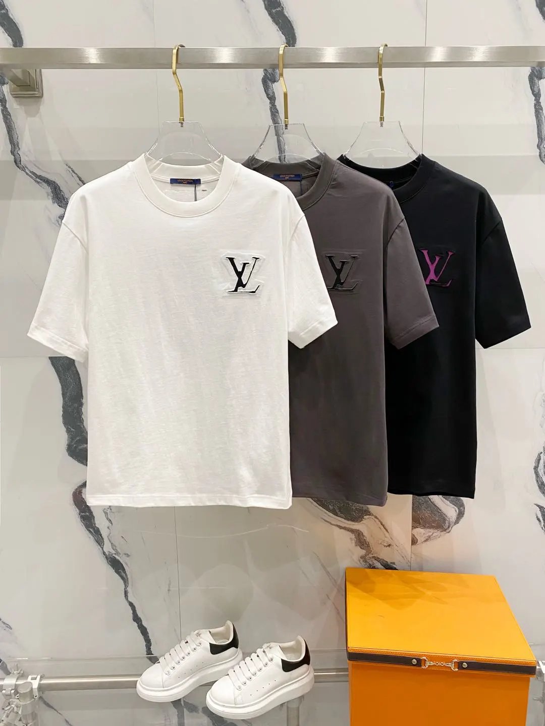 Louis Vuitton LV T-shirt Front and Back Cutout Embroidered Round Color-Block Letters LOGO Logo Crew Neck Short Sleeve25ss New pure cotton T Unisex T-Shirt OS Loose Fit Base Shirt Top Half Sleeve T-Shirt