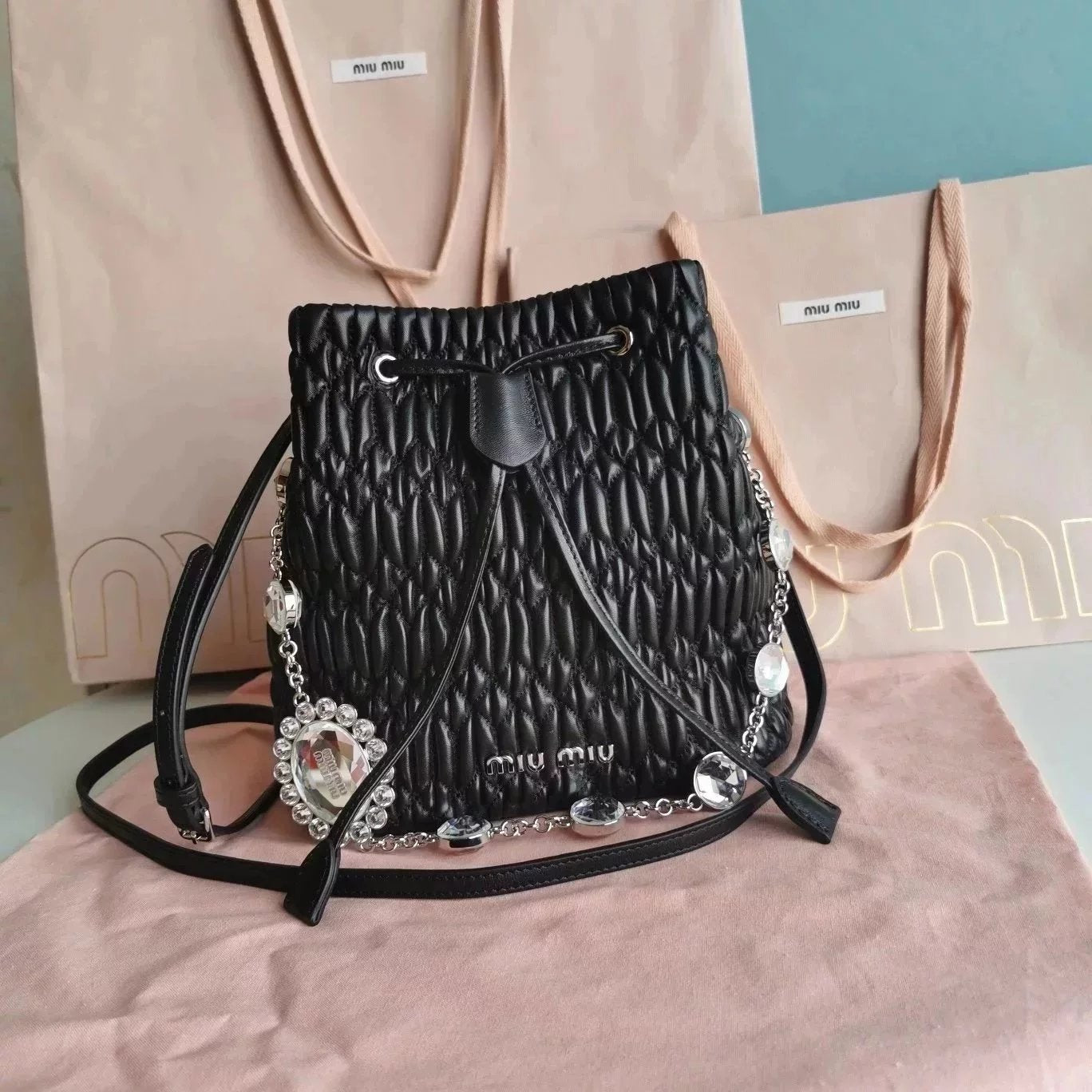 Miu Miu Bag Top version Diamond Bucket Bag2022New Drawstring Bucket Bag9K Glass Stone Crystal Drill Chain5BE050New Crystal Chain Bucket Bag Imported Matelasse Lambskin Classic Embossed Small Flower Removable Metal Imitation Crystal Chain and Leather Lengt