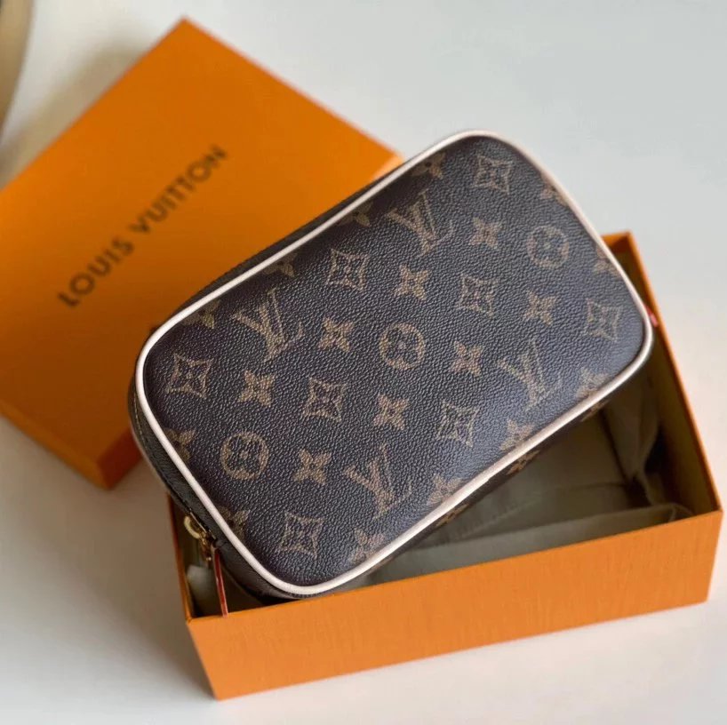 Louis Vuitton LV Wallets/Clutches Top version 【Exclusive Customization】M47522Classic Wash Bag This Small Size Toilet Bag Has a Generous Appearance and Sufficient Capacity Pure Steel Hardware Men's Clutch Mobile Phone Bag Storage Bag Cosmetic Bag Multifunc