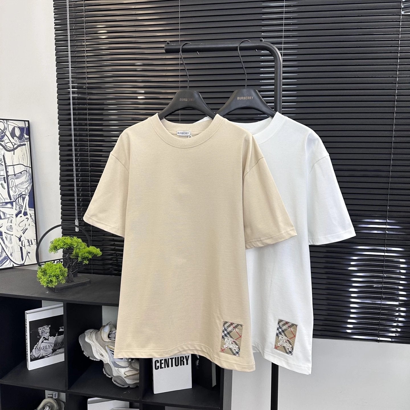 Gucci T-shirt Top version BBR Burberry Plaid Embroidered Icon War Horse logo round Neck Short Sleeve25ss New Pure Cotton Unisex Style T T-shirt OS Loose Fit Base Shirt B Home Top Half Sleeve T-Shirt