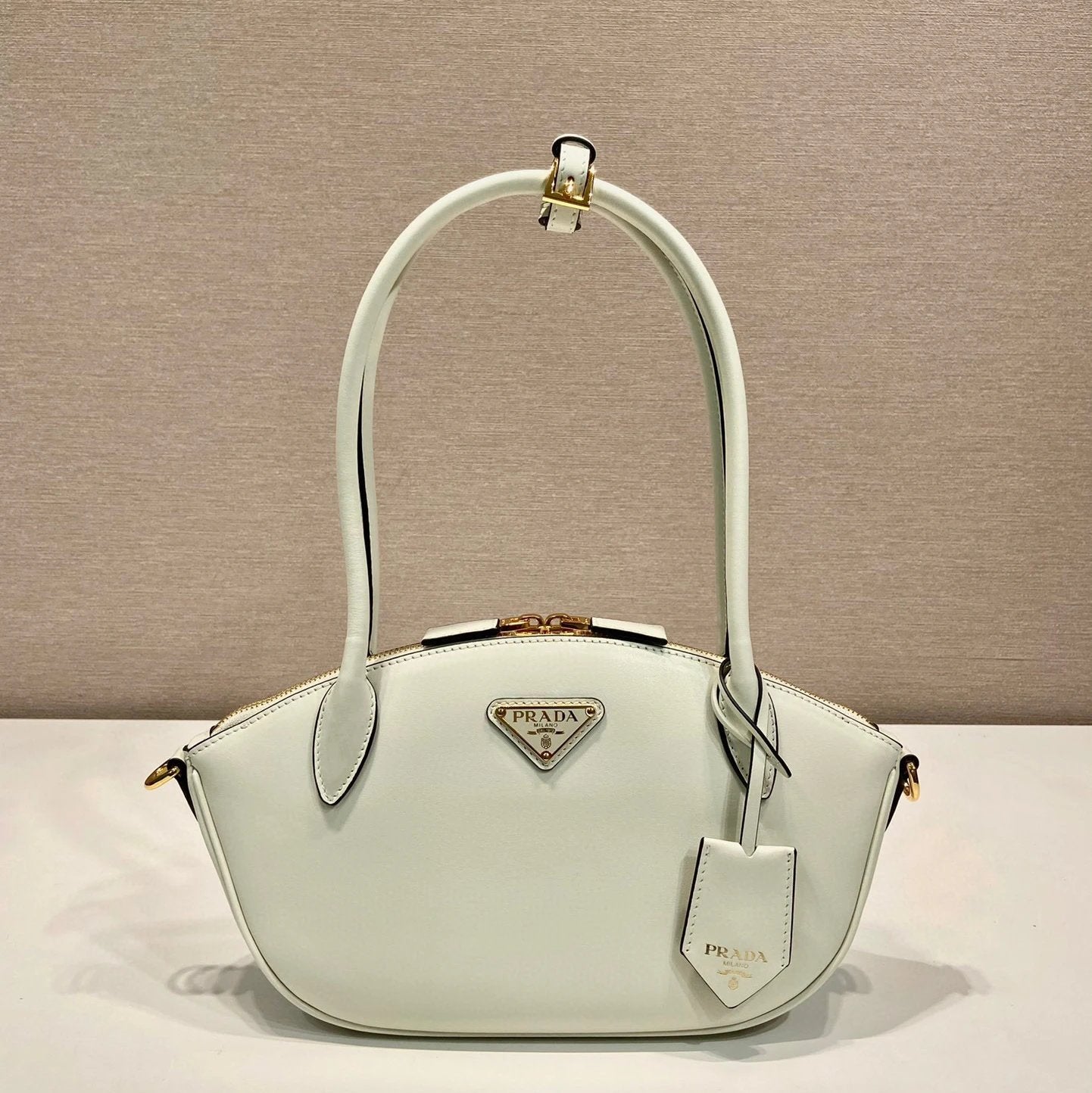 PRADA Bag Top version Latest Enamel Metal Triangle Logo Badge Tote Bag outside Imported Calfskin with Imported Sheepskin Shoulder Bag Messenger Bag Underarm Bag Handbag Women's Bag1BA427