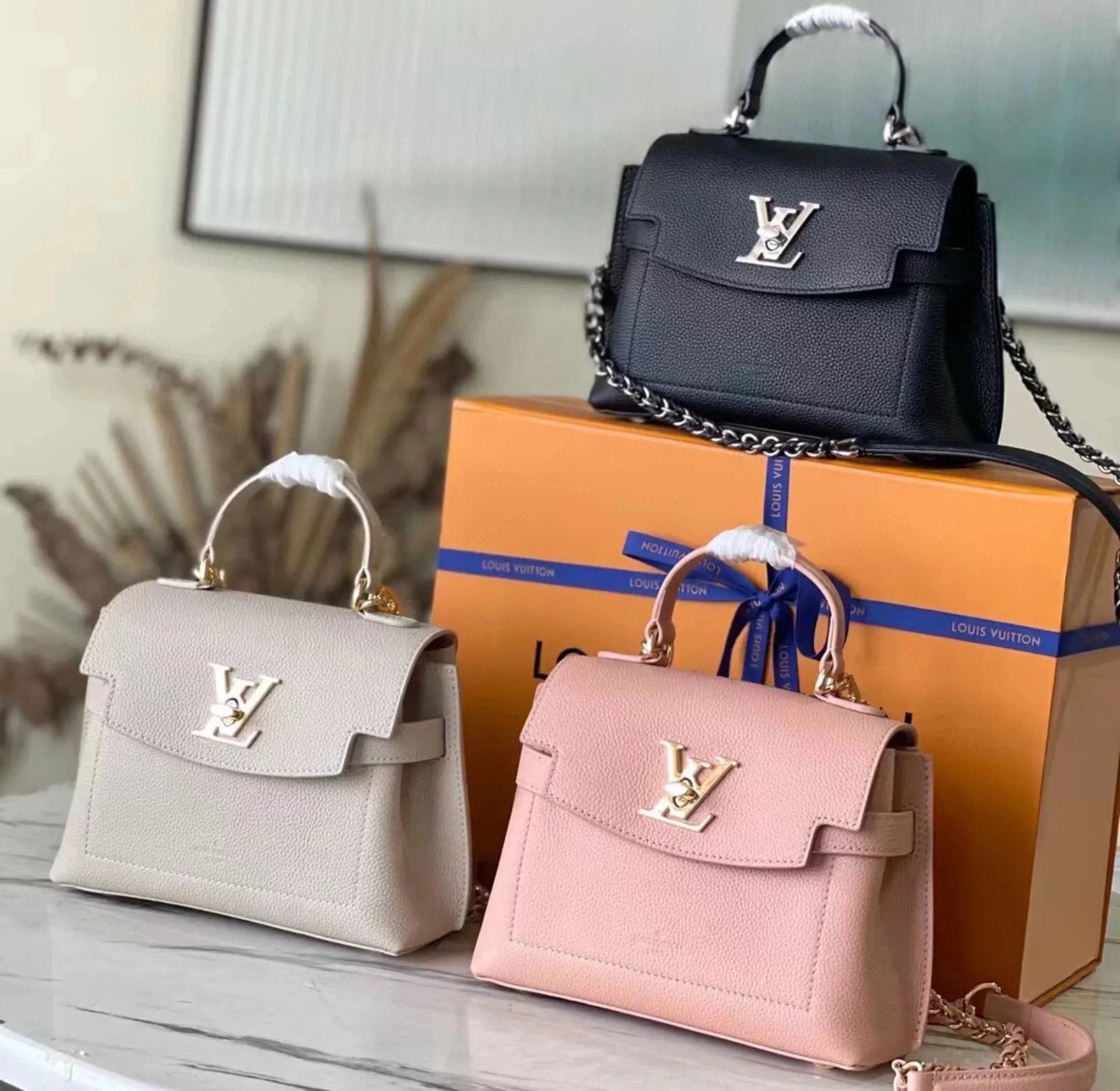 Louis Vuitton LV Women's Bag Top version 【】Women's Bag2022New Lockmeever Mini Handbag Full Leather Handbag Button Flap File Holder Chain Bag Shoulder Messenger Bag M210522108820997