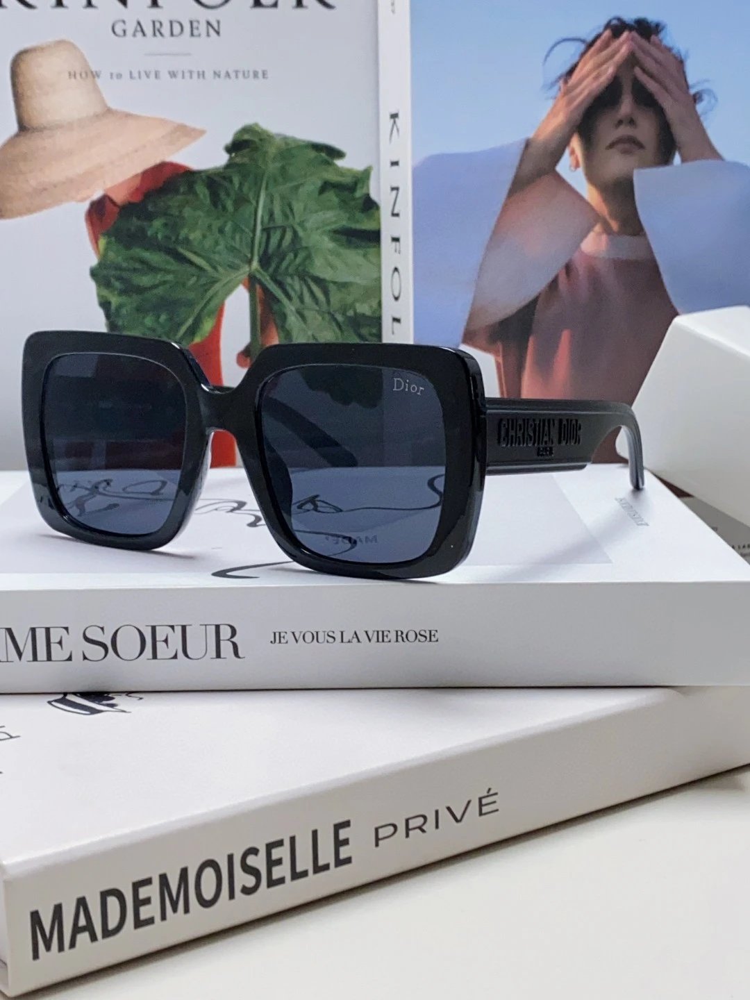 Dior Sunglasses Letter Embossed Temple Sunglasses Slimming Non-Prescription UV Protection Women's Driving Beach Fishing25ss New Sports Casual Versatile