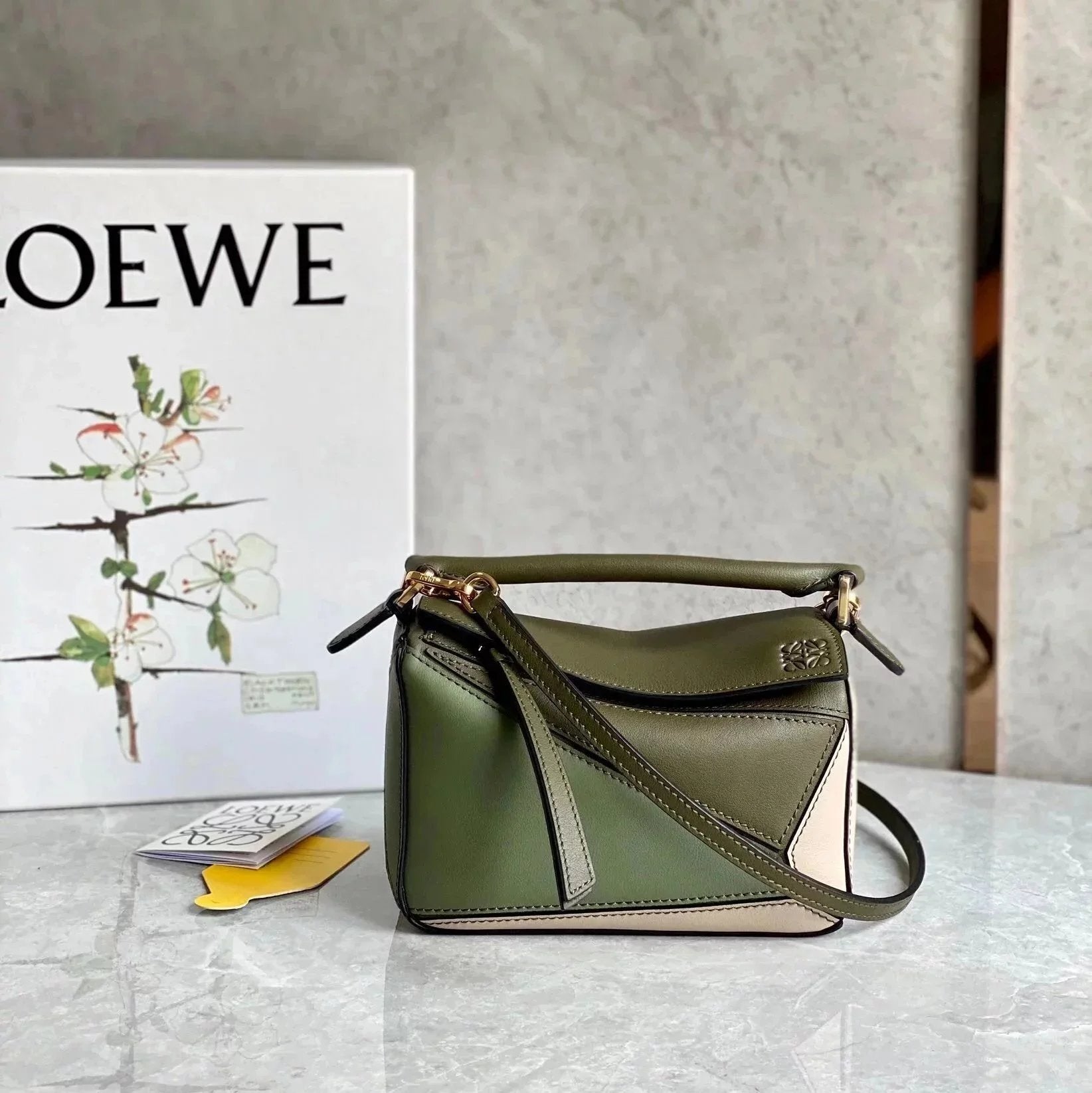 LOEWE Women's Bag Top version 【Level Surrogate Shopping】puzzle Geometric Bag Women's Bag mini18cm Mini Geometric Bag Crossbody Bag Small Size24cm Medium29cm Splicing Box Bag loewe Classic Geometric Crossbody Bag