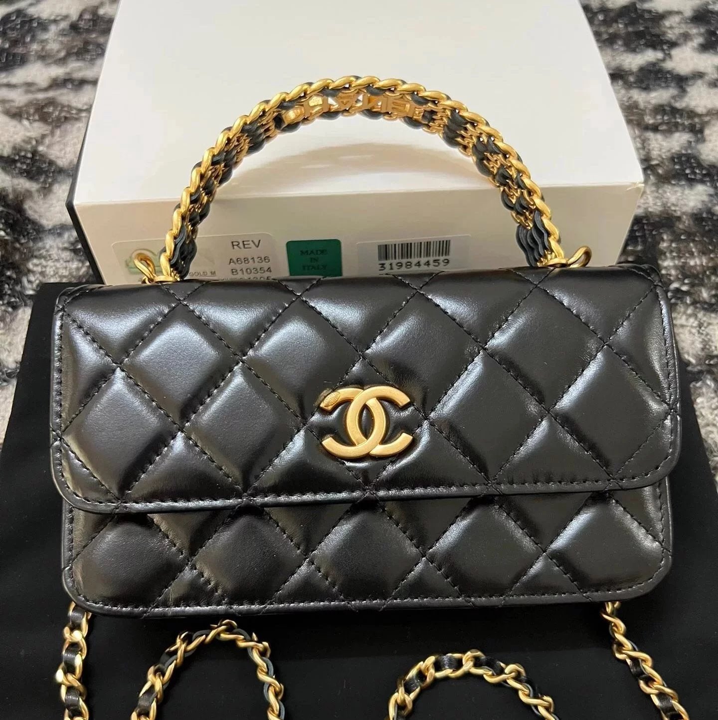 Chanel Women's Bag Top version **Original Leather Shop23p New Hollow Handle Bag WOC Flap Bag Portable Box Bag Messenger Bag Mobile Phone Bag New Women's Bag Hollow Handle Women's Bag A68136A68134