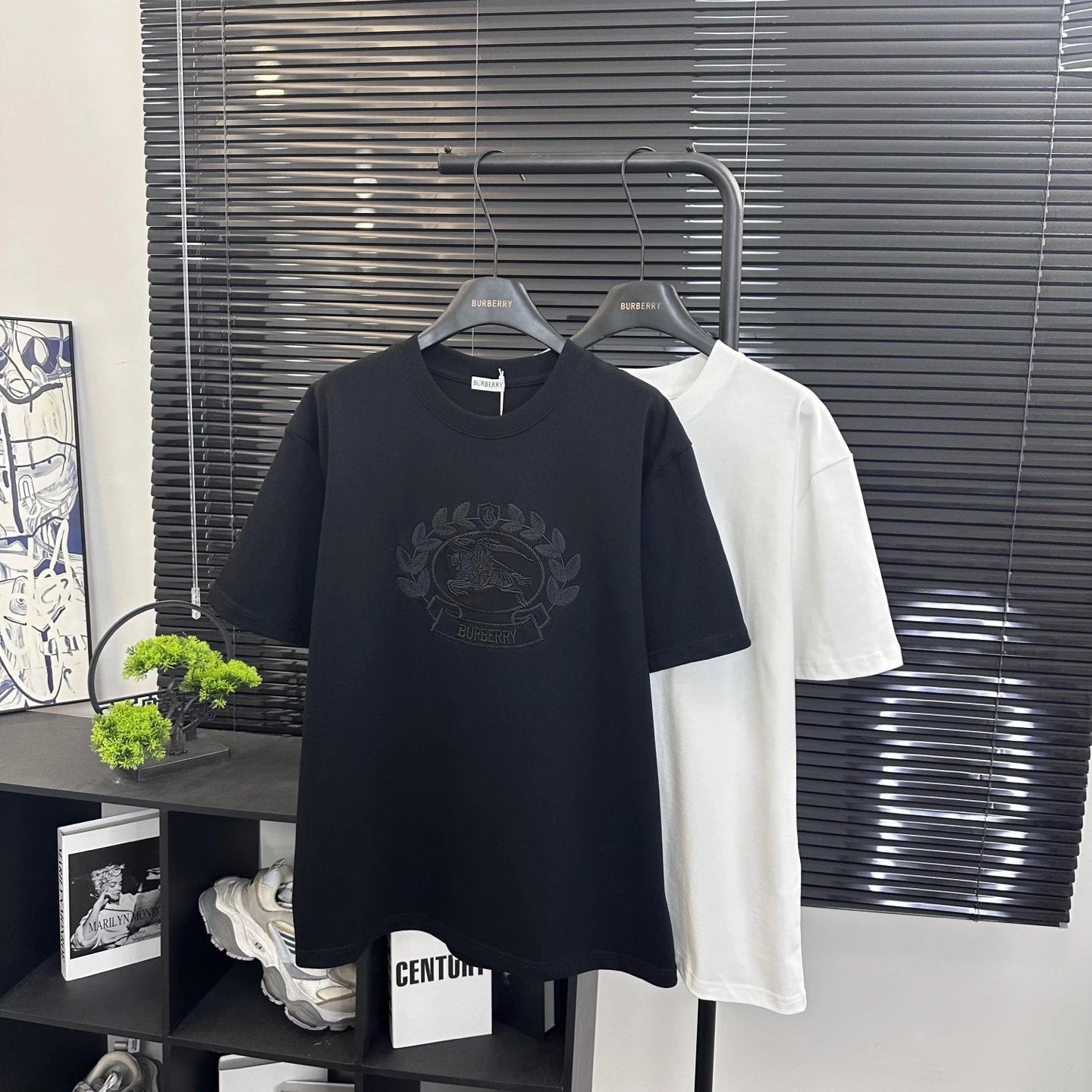 Burberry T-shirt Embroidered Wheat Spike logo round Neck Short Sleeve25ss New pure cotton T Unisex T-Shirt OS Loose Fit Base Shirt Top Half Sleeve T-Shirt