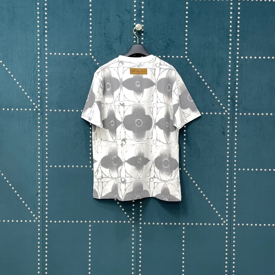 Louis Vuitton LV T-shirt Clover Gradient logo round Neck Short Sleeve25ss New pure cotton T Unisex T-Shirt OS Loose Fit Base Shirt Top Half Sleeve T-Shirt