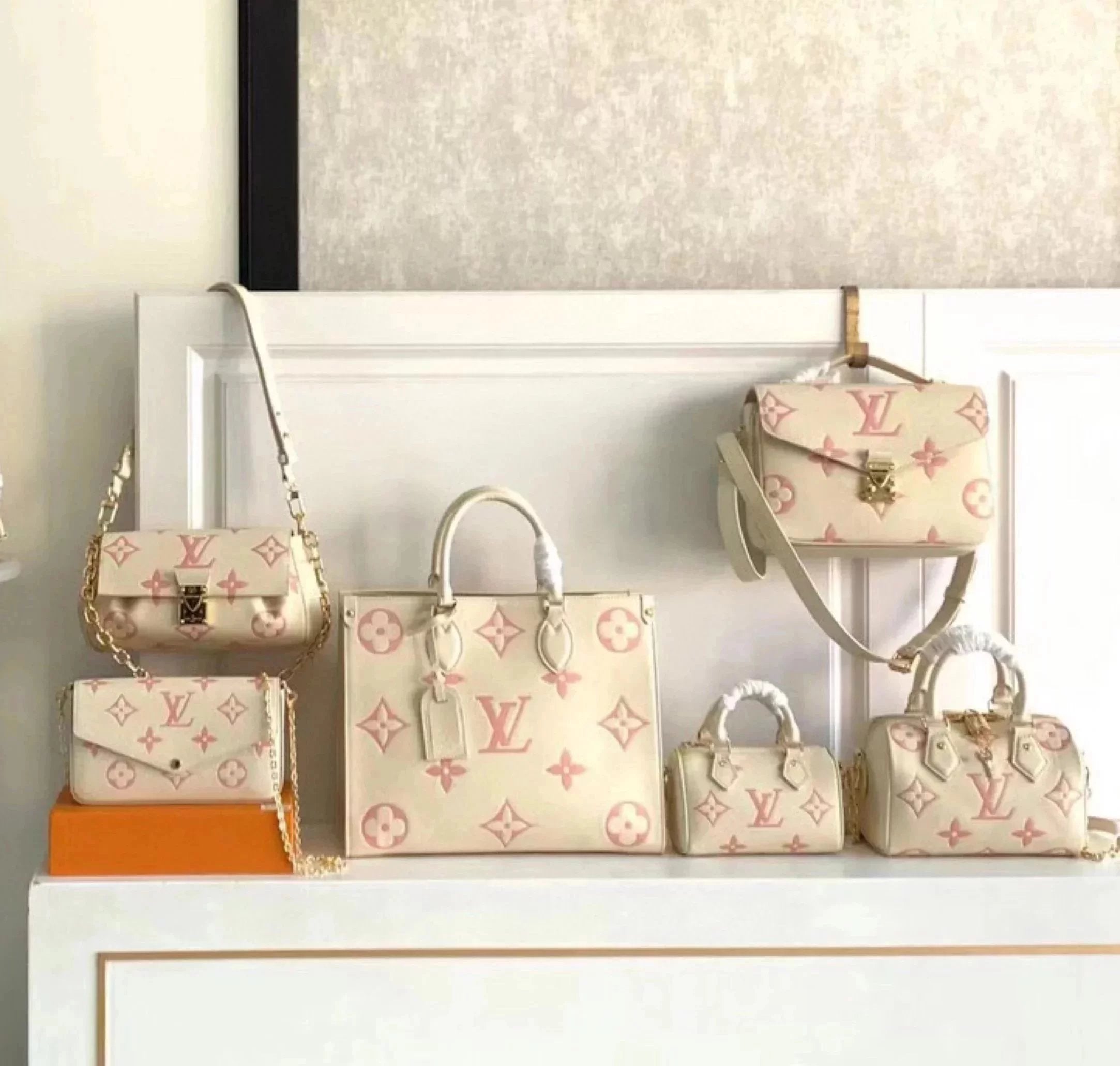 Louis Vuitton LV Women's Bag Top version Tote Original Leather Tote Bag New Milk White Strawberry Series Shopping Bag Tote Bag Pillow Bag Three-in-One Full Leather Shoulder Bag Messenger Bag Handbag Clutch Women's Bag