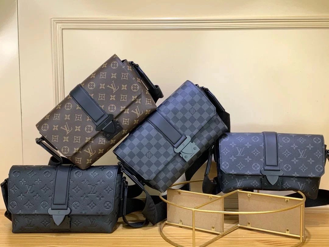 Louis Vuitton LV Men's Bag Top version 【Tax-Free Version】2023New Men's Postman Series Black Warrior Messenger Bag M46794M23471S-Cape Crossbody Men's Bag Shoulder Bag Crossbody Bag Magnetic Snap Men's Backpack Messenger Bag Men