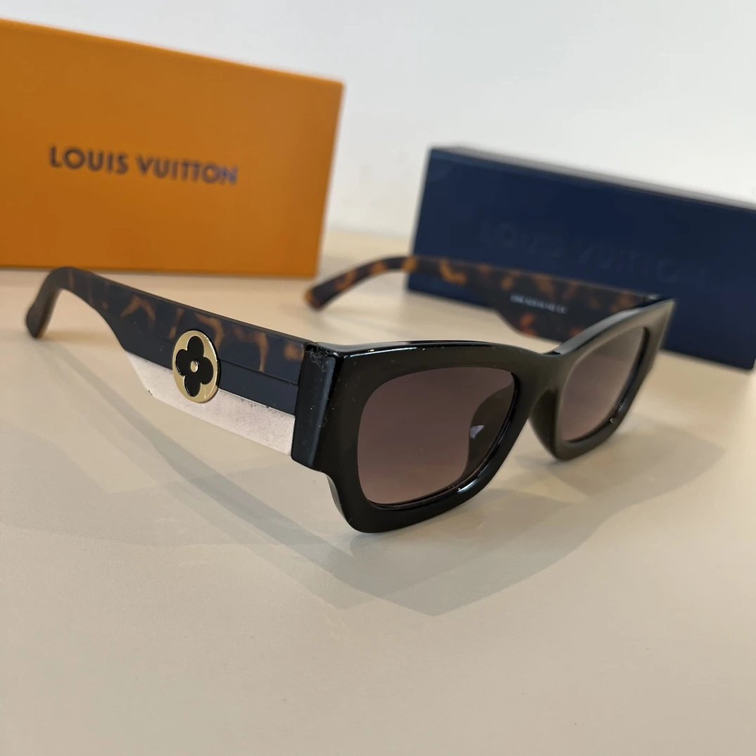 Louis Vuitton LV Sunglasses Four-Leaf Flower Gold Label Temple Sunglasses Slimming No Degree Unisex Couple Style UV Protection Driving Beach Fishing25ss New Sports Casual Versatile