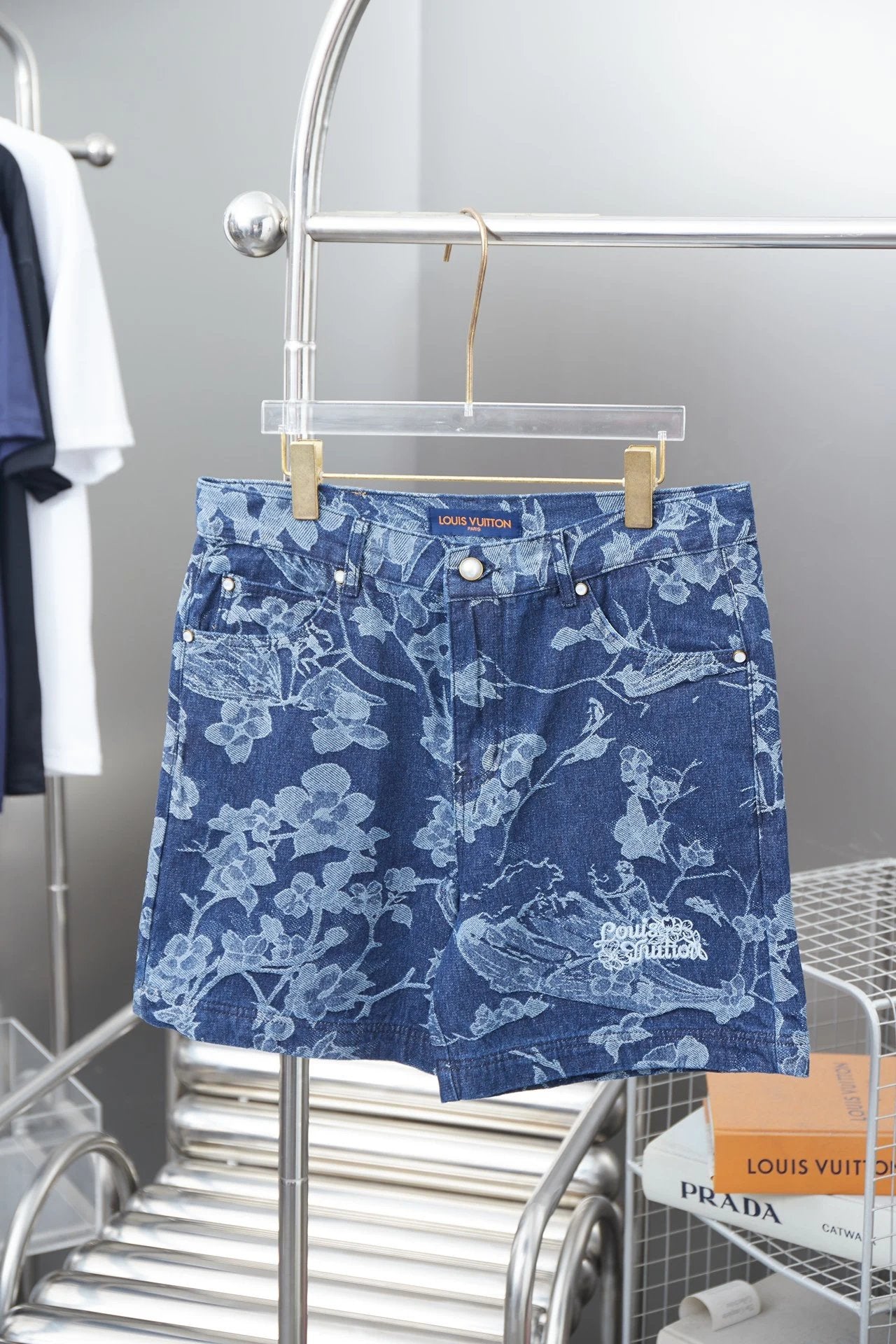 Louis Vuitton LV Shorts Allover Jacquard logo Five-point Shorts25ss New Drawstring Casual Summer Pants American Style5Two-in-One Casual Sweatpants for Men and Women, Pure Cotton Joggers