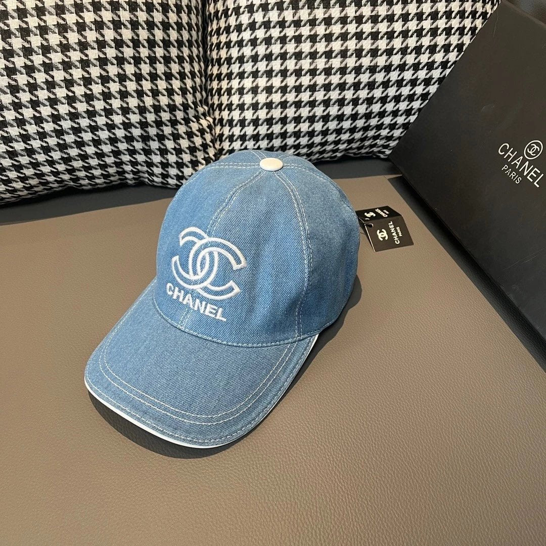 Chanel Hat With Box Cloth Bag，New Original Baseball Cap，Denim Pairs C Embroidery,Counter1:1Mold Opening Customization，Original Denim Fabric+First Layer Cowhide，Lightweight and Breathable！Excellent Quality，Basic Head Circumference56，Patch Adjustable。