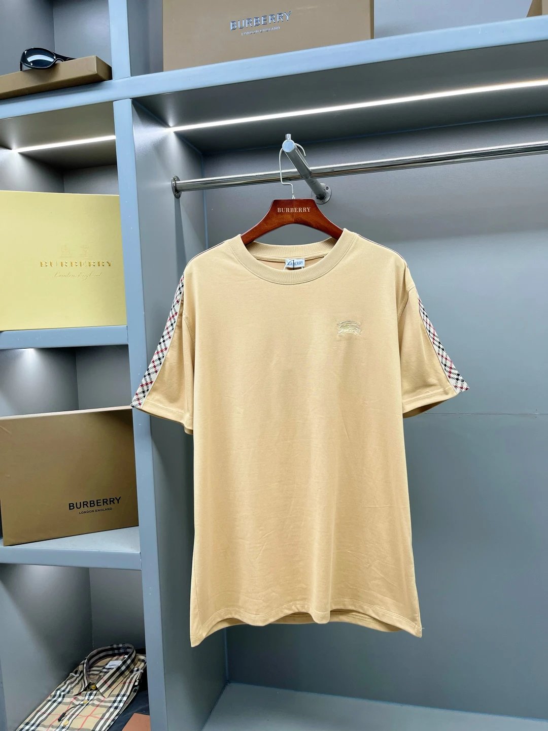 Burberry T-shirt Embroidery on the chest logo round Neck Short Sleeve25ss New Pure Cotton Unisex Style T Casual T-Shirt Base Layer Shirt OS Loose Fit Half Sleeve Top Plus Size