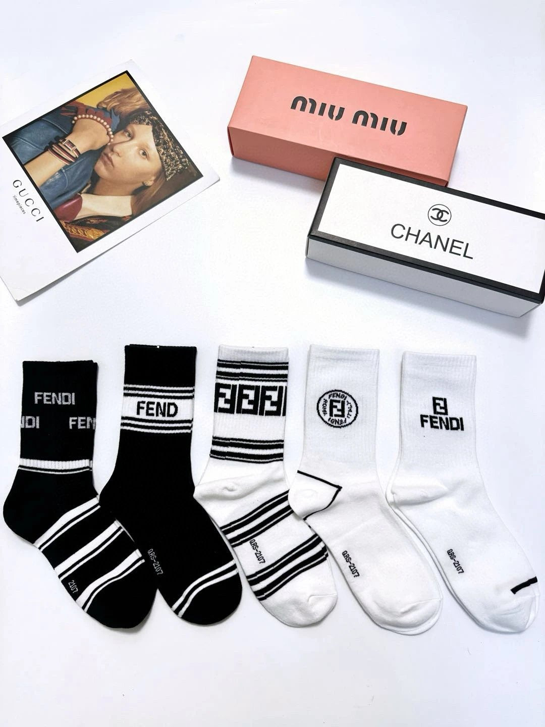 PRADA Sock 【a Box5Double】Classic Letters logo Breathable and Stylish Pure Cotton Mid-Calf Socks25ss New Cotton Socks Spring Summer Autumn Sports Casual Versatile Business Thin Deodorant Sweat-Absorbing