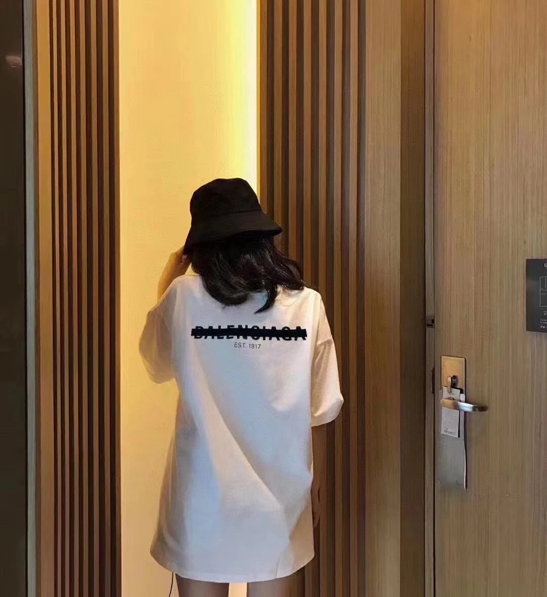 Balenciaga T-shirt Back Cover Print logo round Neck Short Sleeve25ss New pure cotton T Unisex T-Shirt OS Loose Fit Base Shirt Top Half Sleeve T-Shirt