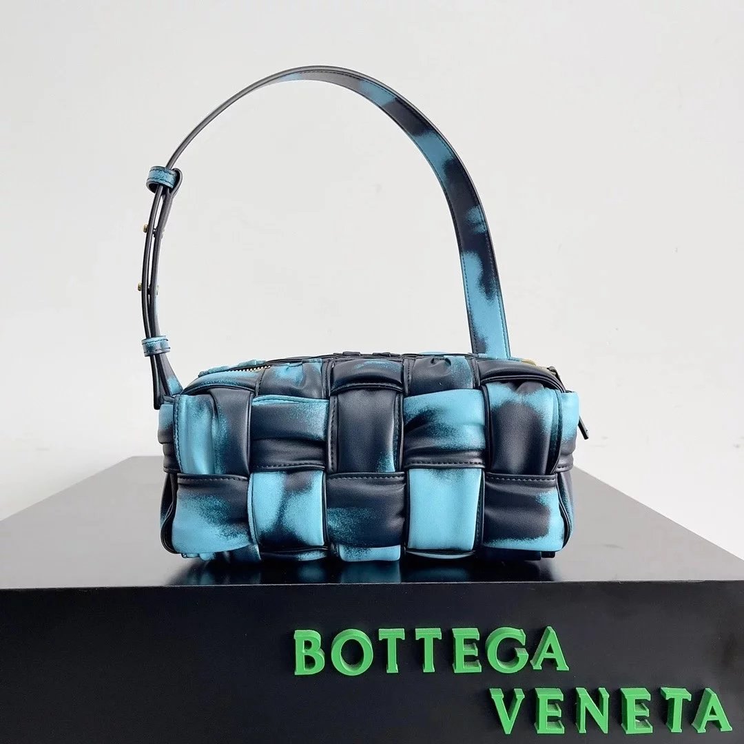 Bottega Veneta Women's Bag Top version Original Genuine Goods Leather Yang Mi Brick Underarm bag2022New Original Surrogate Shopping-Grade Large Plaid Woven Soft Lambskin Shoulder Bag Underarm Bag BRICKCASSETTE Underarm Bag Handbag Women's Bag