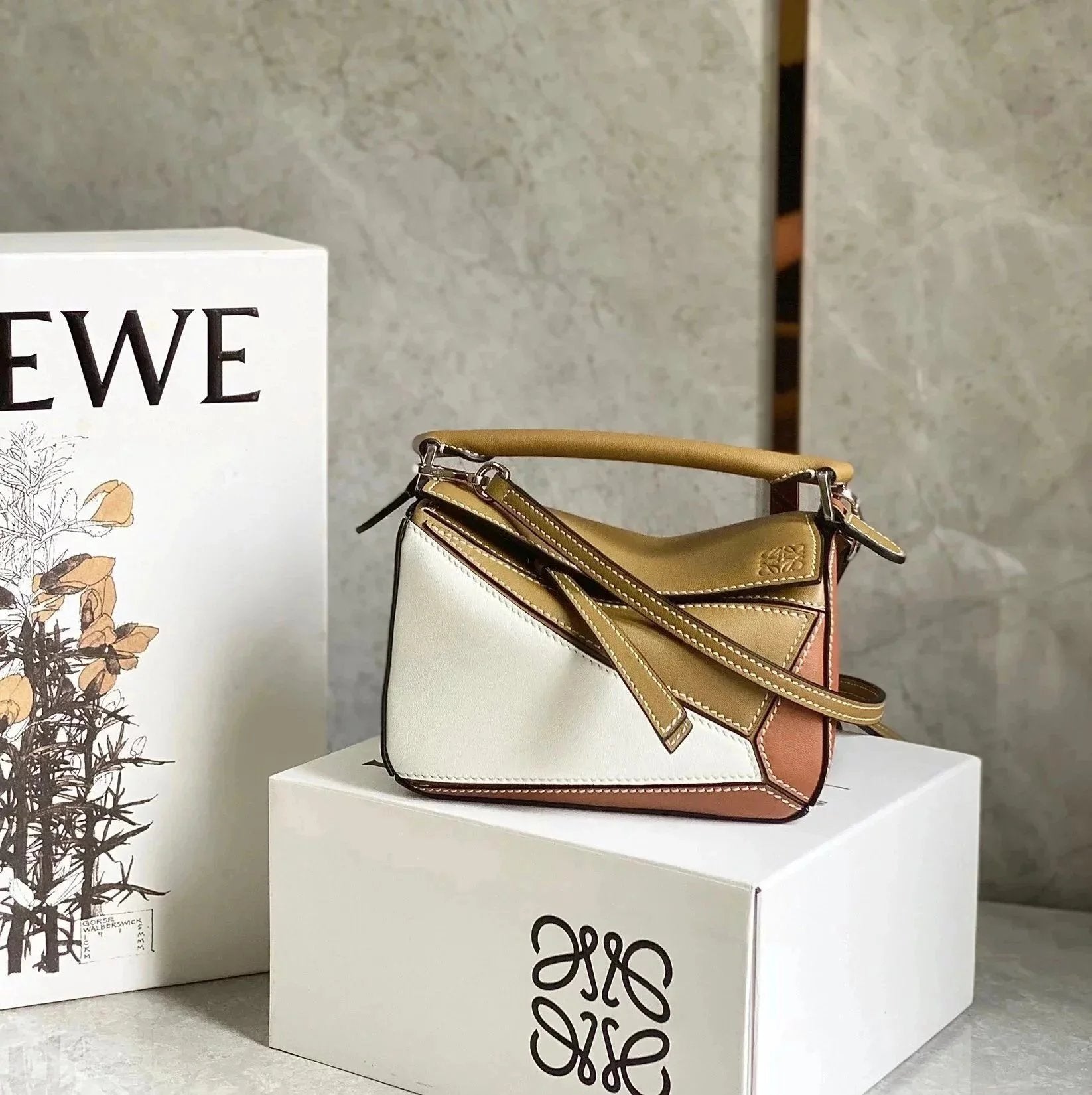 LOEWE Women's Bag Top version 【Level Surrogate Shopping】puzzle Geometric Bag Women's Bag mini18cm Mini Geometric Bag Crossbody Bag Small Size24cm Medium29cm Splicing Box Bag loewe Classic Geometric Crossbody Bag