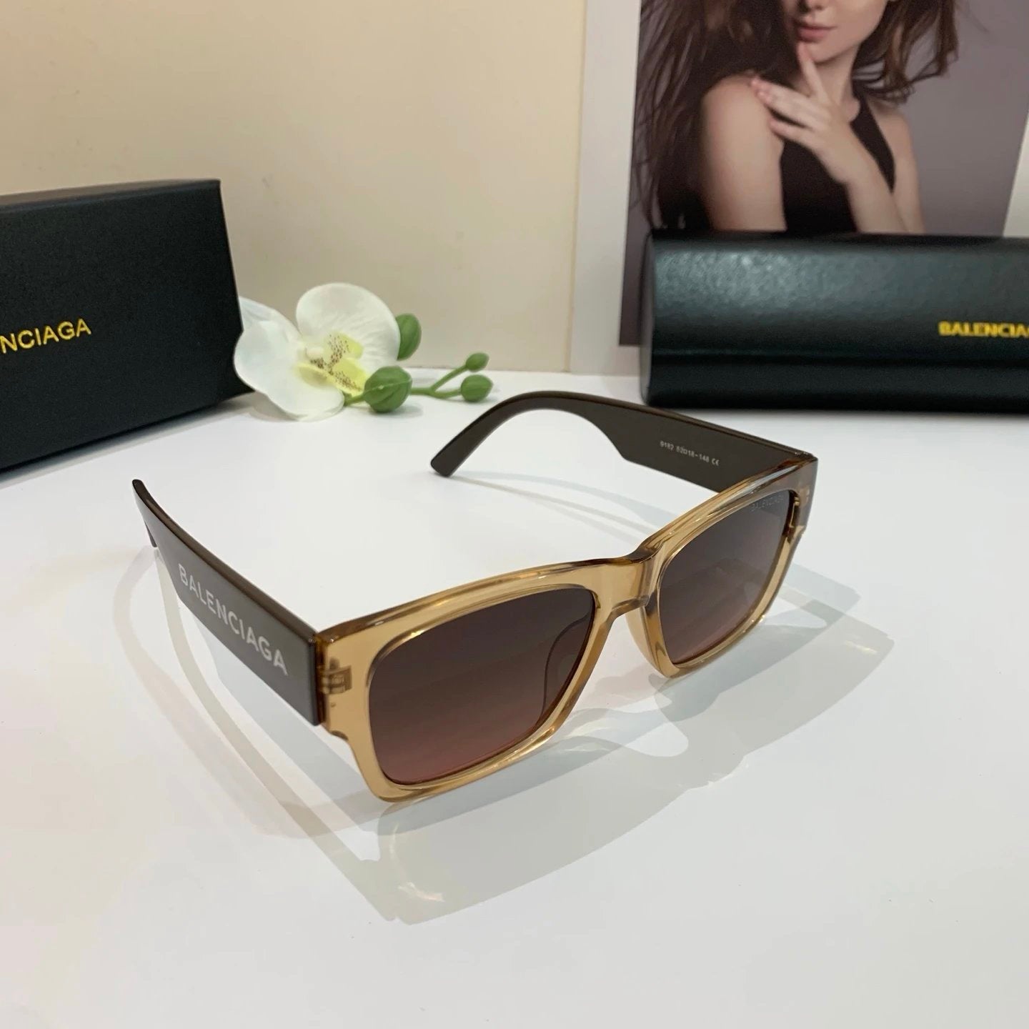Balenciaga Sunglasses Small Square Frame Sunglasses Slimming No Prescription UV Protection for Men and Women Couples Driving Beach Fishing25ss New Sports Casual Versatile