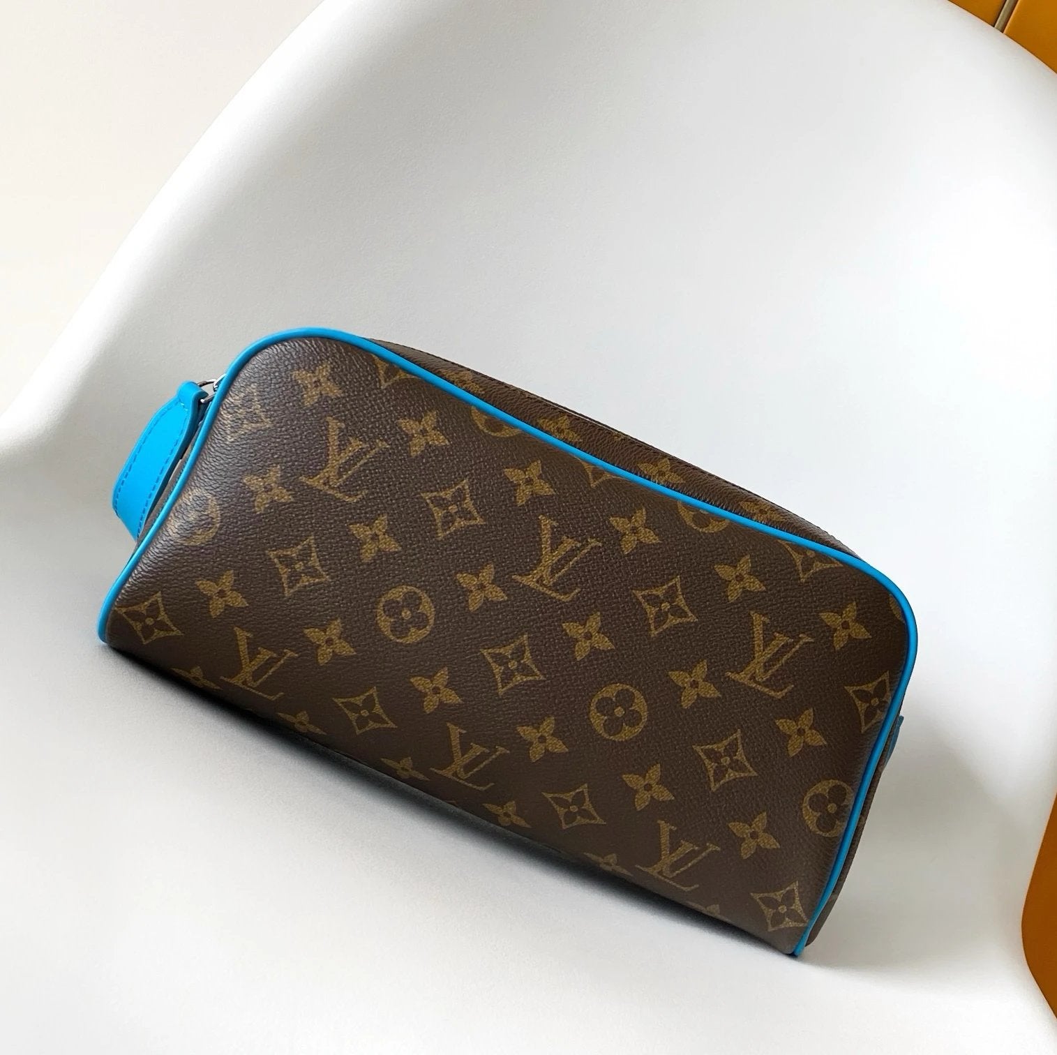Louis Vuitton LV Wallets/Clutches Top version 【Top with High Version】【LockerDoppKit Toilet Bag】M83112Flower(Silk Screen)Black Color Wash Bag DOPP Toilet Bag/Cosmetic Bag Men's and Women's Bags Handbag Presbyopic M83112Black Flower Wash Bag Large M12641