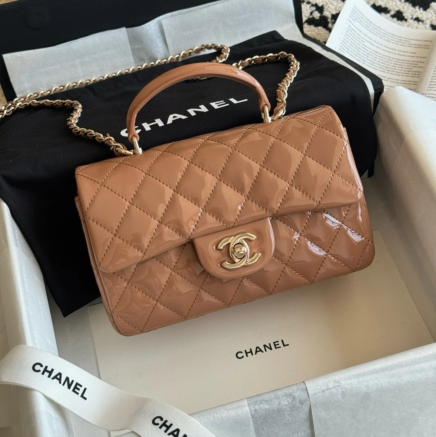 Chanel Women's Bag Top version 【Original Leather with the Highest Quality Version】Small24K Patent Leather Handle Box Bag Cosmetic Bag AS2431Handle CF Bag Doll24KCFminihandle Handle Bag Sheepskin Women's Bag24P Woolen Sequins Flap Bag Mobile Phone Bag Port