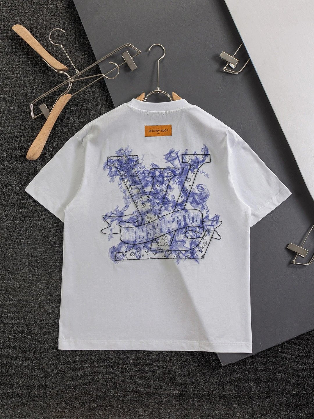 Louis Vuitton LV T-shirt Back Flame Halo Flat Line Letter Embroidery logo round Neck Short Sleeve25ss New pure cotton T Unisex T-Shirt OS Drop Shoulder Loose Fit Base Shirt Top T-Shirt Short Sleeve