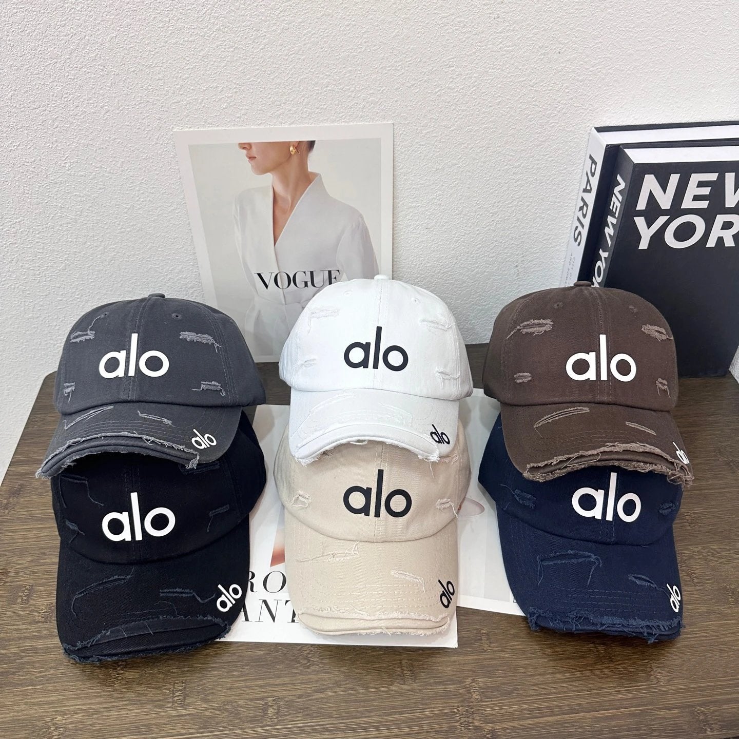 Alo Yoga Hat Classic Distressed Letters logo Baseball Cap Sunshade Sun Protection Duckbill Cap Large Head Circumference Slimming Face Curved Brim Versatile Sports Hat for Men and Women Couples Same Style