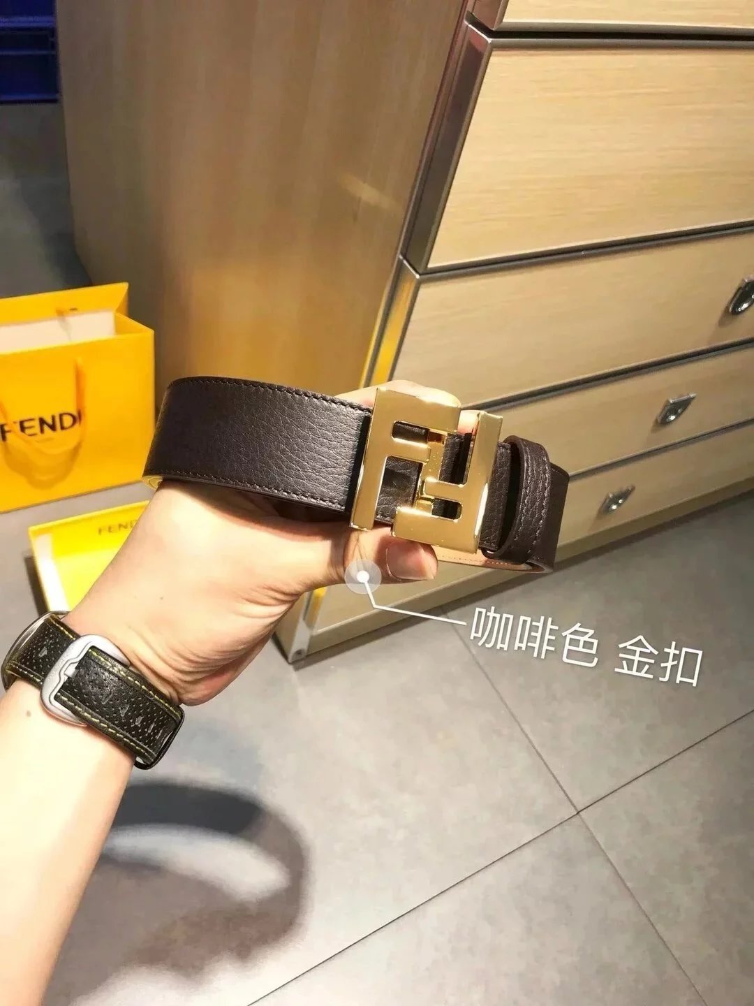 FENDI Belt Top version Men's Leather Belt Business Casual Smooth Buckle Fashion Belt Men and Women Business Casual Belt Belt Men's Leather Belt