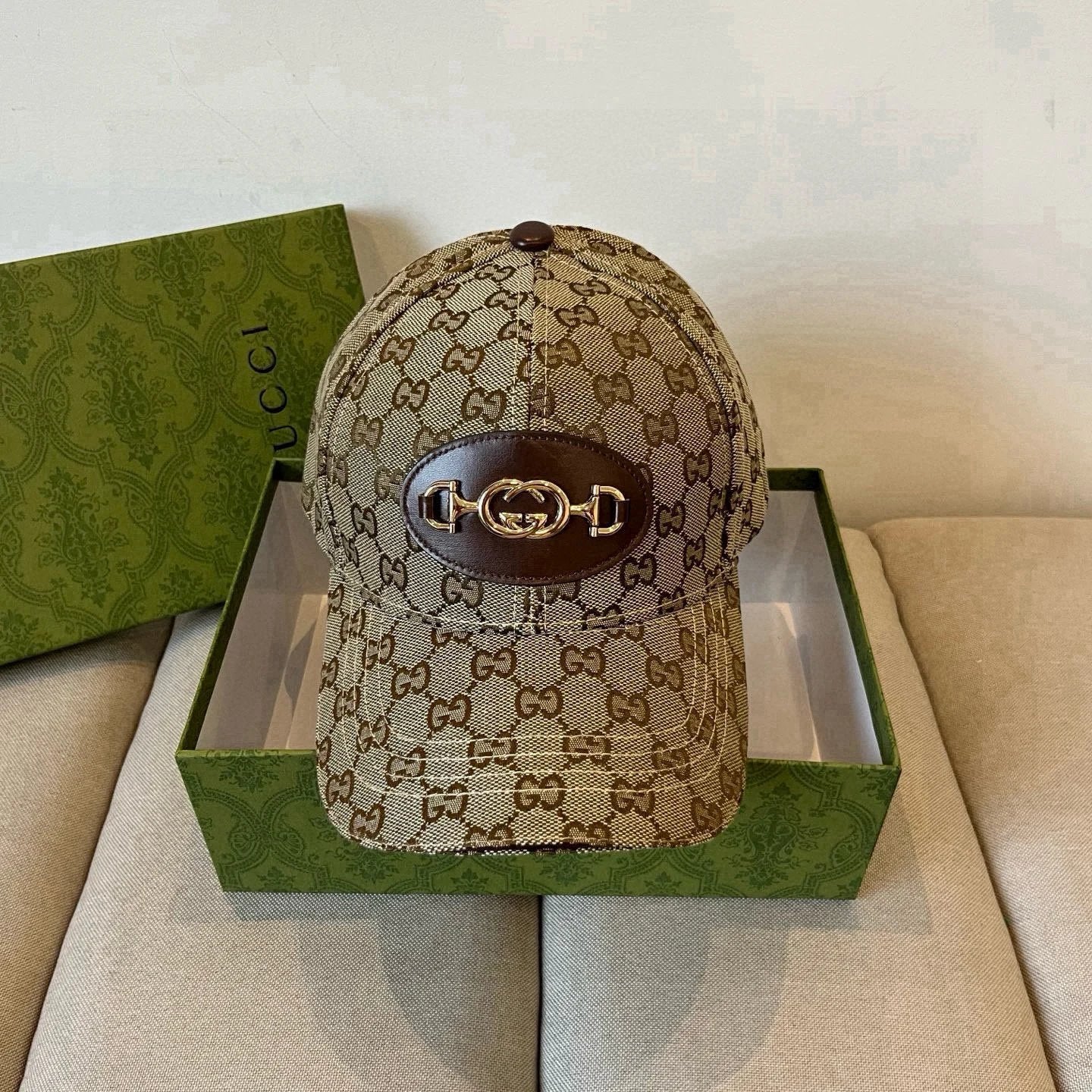 Gucci Hat Double G Alphabet Gold Label logo Baseball Cap Sunshade Sun Protection Duckbill Cap Large Head Circumference Slimming Face Curved Brim Versatile Sports Hat for Men and Women Couples Same Style
