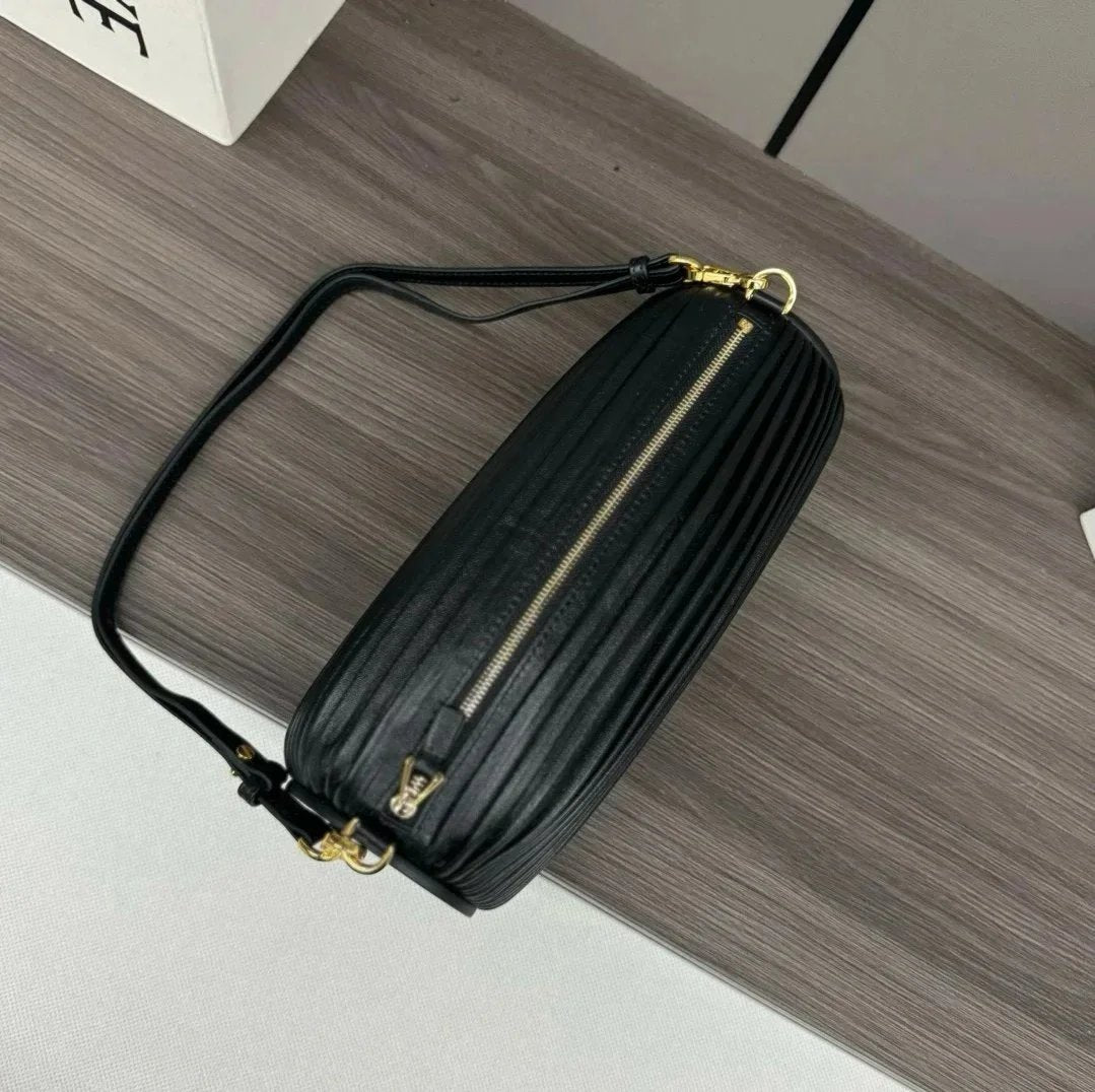LOEWE Women's Bag Top version 【Original Quality】2024New Product BraceletPouch Pleated Tote Bracelet Bag Women's Bag Handbag Underarm Bag Clutch Shoulder Bag Pleated Napa Cowhide round Bag Luo Jia New Pen Holder Bag Chain Small Bag Shoulder Messenger Bag52