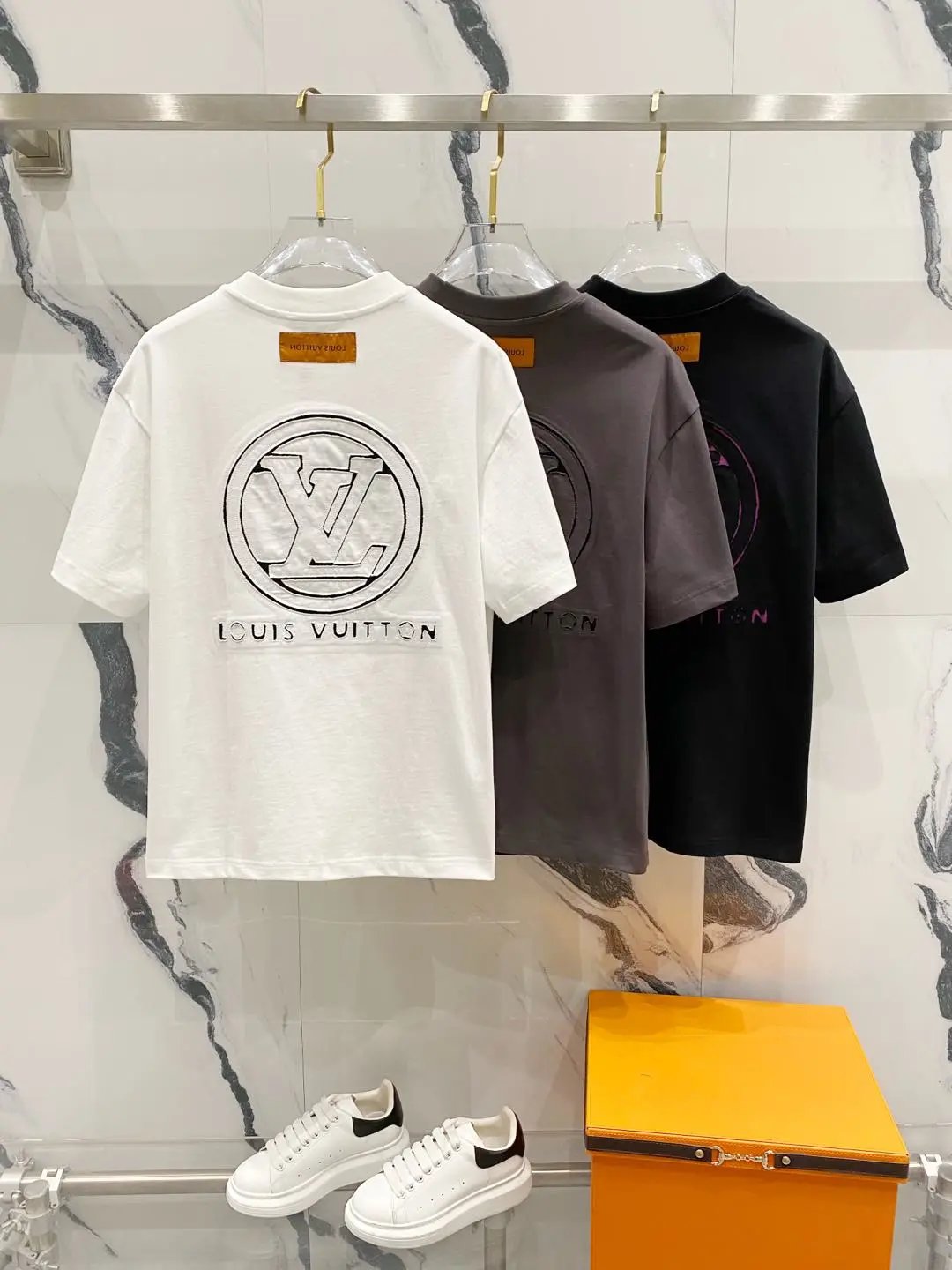 Louis Vuitton LV T-shirt Front and Back Cutout Embroidered Round Color-Block Letters LOGO Logo Crew Neck Short Sleeve25ss New pure cotton T Unisex T-Shirt OS Loose Fit Base Shirt Top Half Sleeve T-Shirt