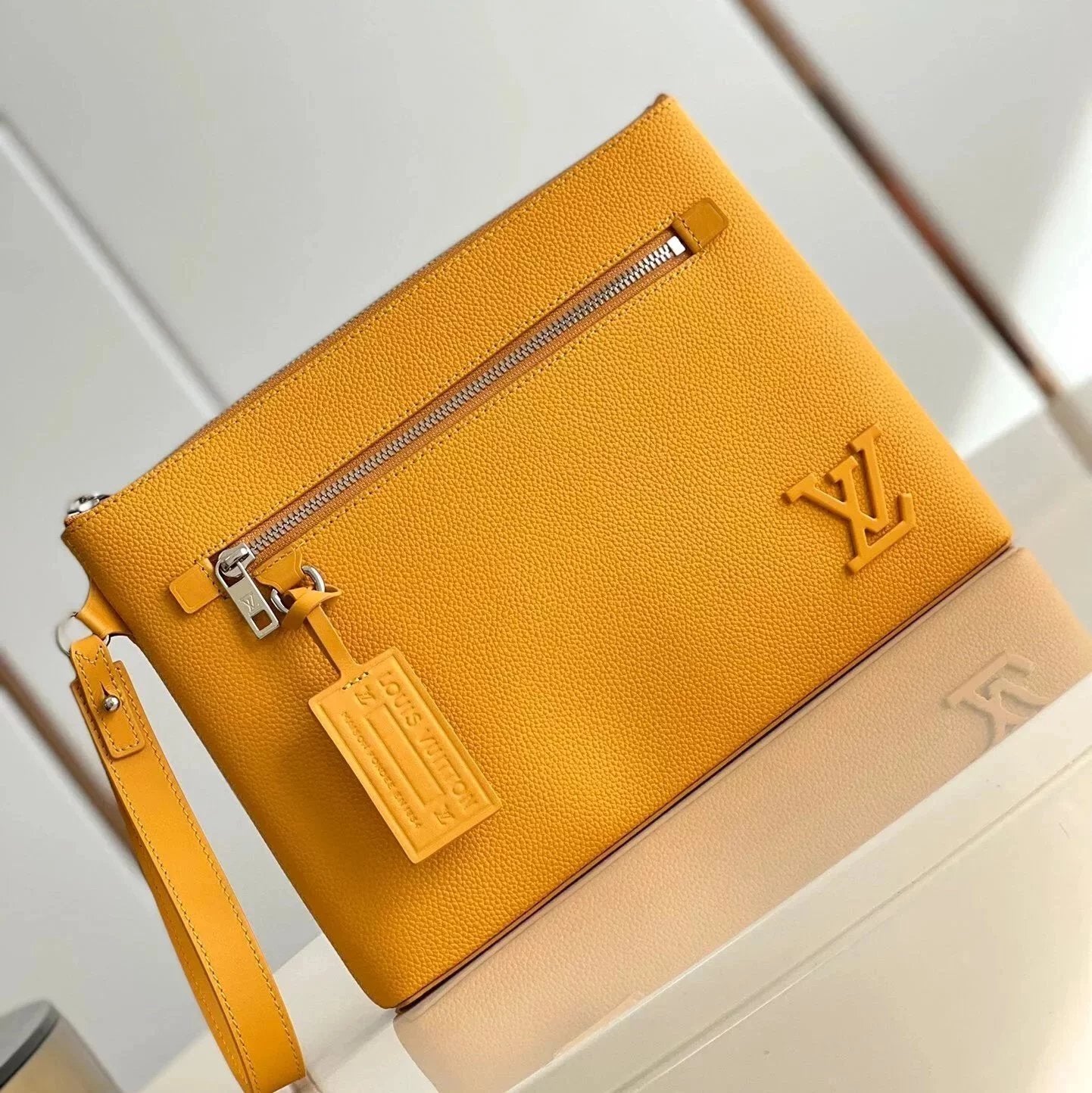 Louis Vuitton LV Wallets/Clutches 【Original Factory zp Level】M69837Men's Leather Clutch IPAD Protective Sleeve Buggy Bag aerogarmtakeoff Clutch Underarm Bag Litchi Pattern First Layer Cowhide Letter Tag M81735Green M69837Blue M69837Yellow M6983
