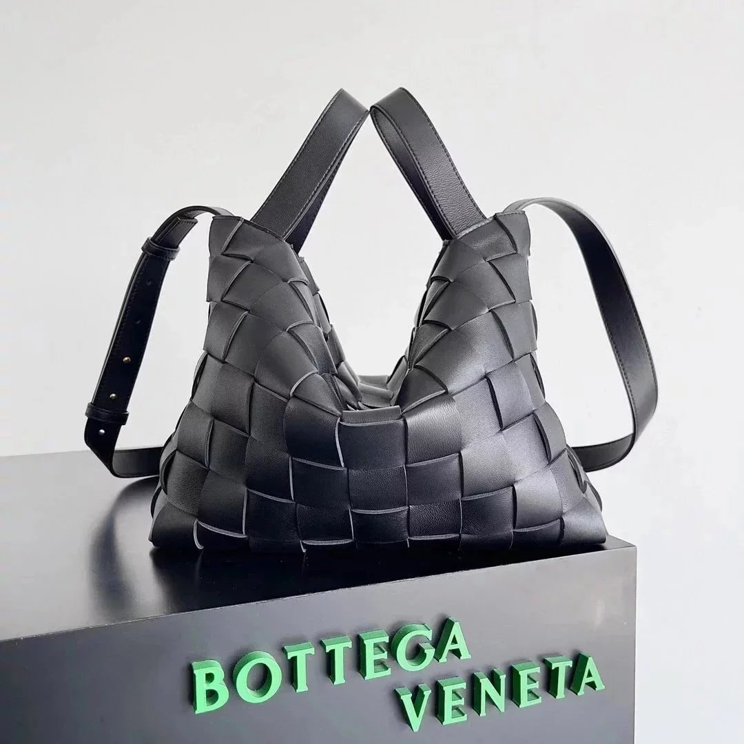 Bottega Veneta Women's Bag Top version 【Premium Version】Cassette Bowling Bag Sheepskin Woven Bag Women's Bag Large Capacity Unisex Commuter Portable Shoulder Messenger Bag Men's and Women's Bags New Hammock Bag