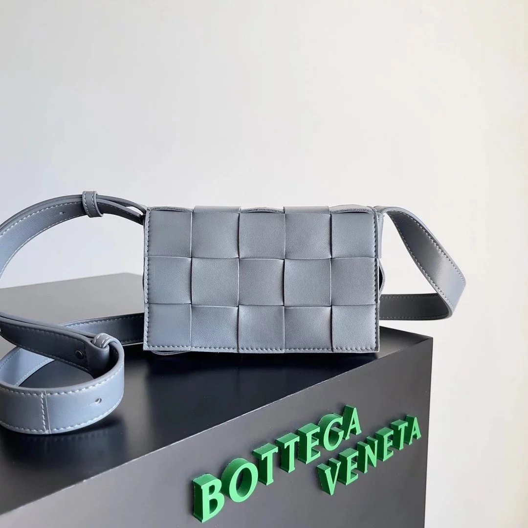 Bottega Veneta Women's Bag Top version 【Special Cabinet Version】Woven bag CROSSBODY Square Bag Pillow Bag（Lambskin）Rubik's cube bag Cassette15Plaid Woven Bag Original Leather Handbag Waist Bag Chest Bag Shoulder Messenger Bag Unisex Men's and Women's Bags