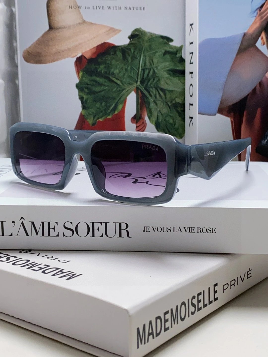 PRADA Sunglasses Triangle Logo Temple Sunglasses Slimming Non-Prescription Unisex Couple Style UV Protection Driving Beach Fishing25ss New Sports Casual Versatile