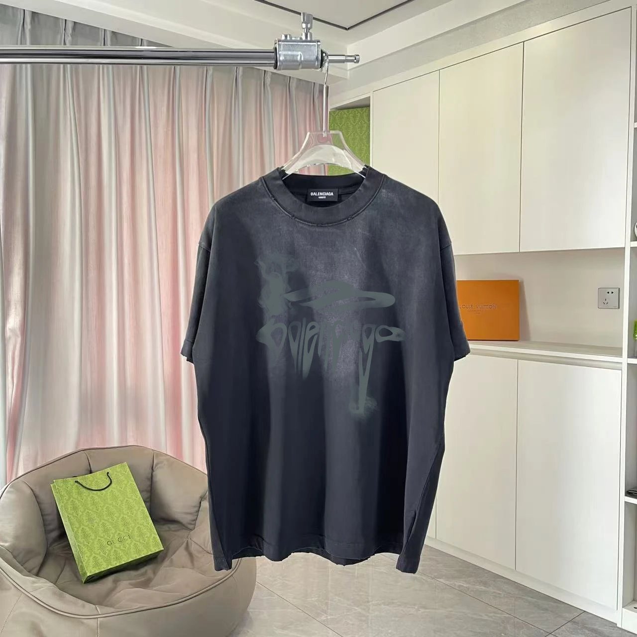 Balenciaga T-shirt Unique Letter Print on Chest logo round Neck Short Sleeve25ss New pure cotton T Unisex T-Shirt OS Loose Fit Base Shirt Top Half Sleeve T-Shirt