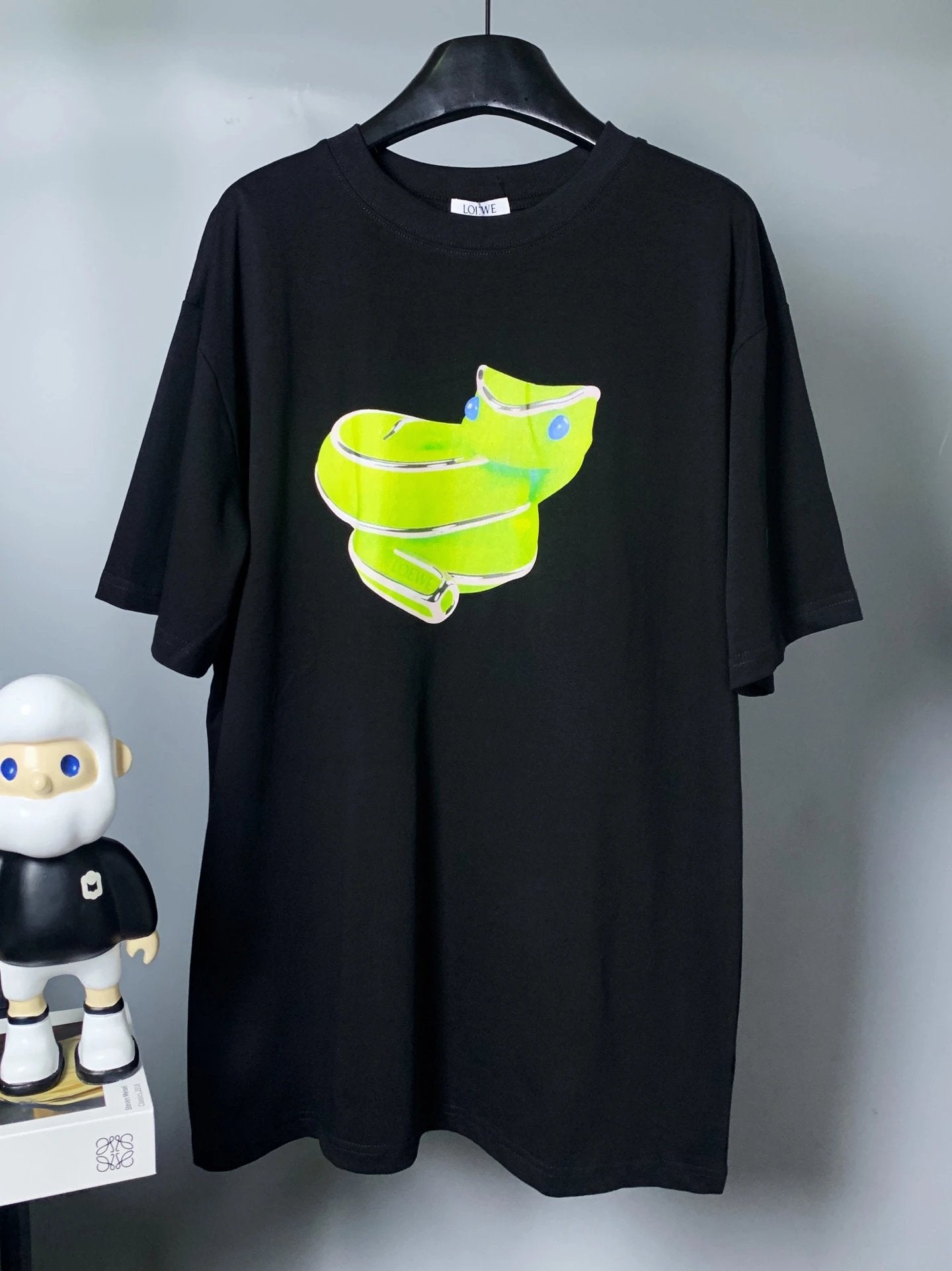 LOEWE T-shirt Fluorescent Little Snake Print on the Chest logo round Neck Short Sleeve25ss New Pure Cotton Unisex Style T T-shirt OS Loose Fit Base Shirt Top Half Sleeve T-Shirt