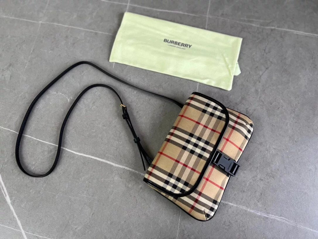 Burberry Women's Bag Top version Burrbery Ladies New Plaid Crossbody Bag Classic Cotton Plaid Material with Small Buckle Fashion Trend Big Brand Free Shipping Women's Bag