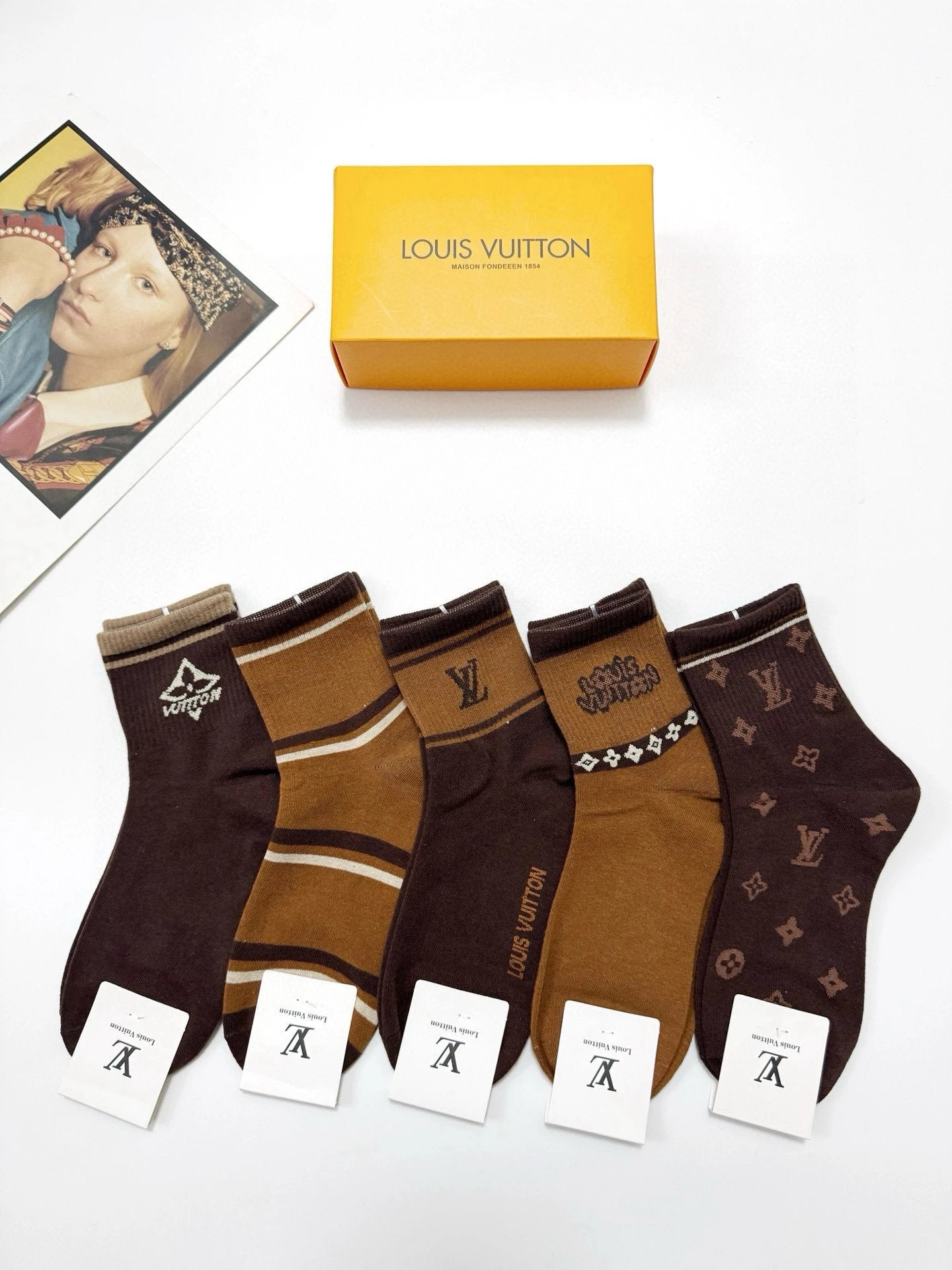 Louis Vuitton LV Sock 【a Box5Double】Classic Letters logo Breathable and stylish pure cotton25ss New Short Tube Cotton Socks Thin Business Sports Casual Spring Summer Autumn Versatile Deodorant Sweat-Absorbing