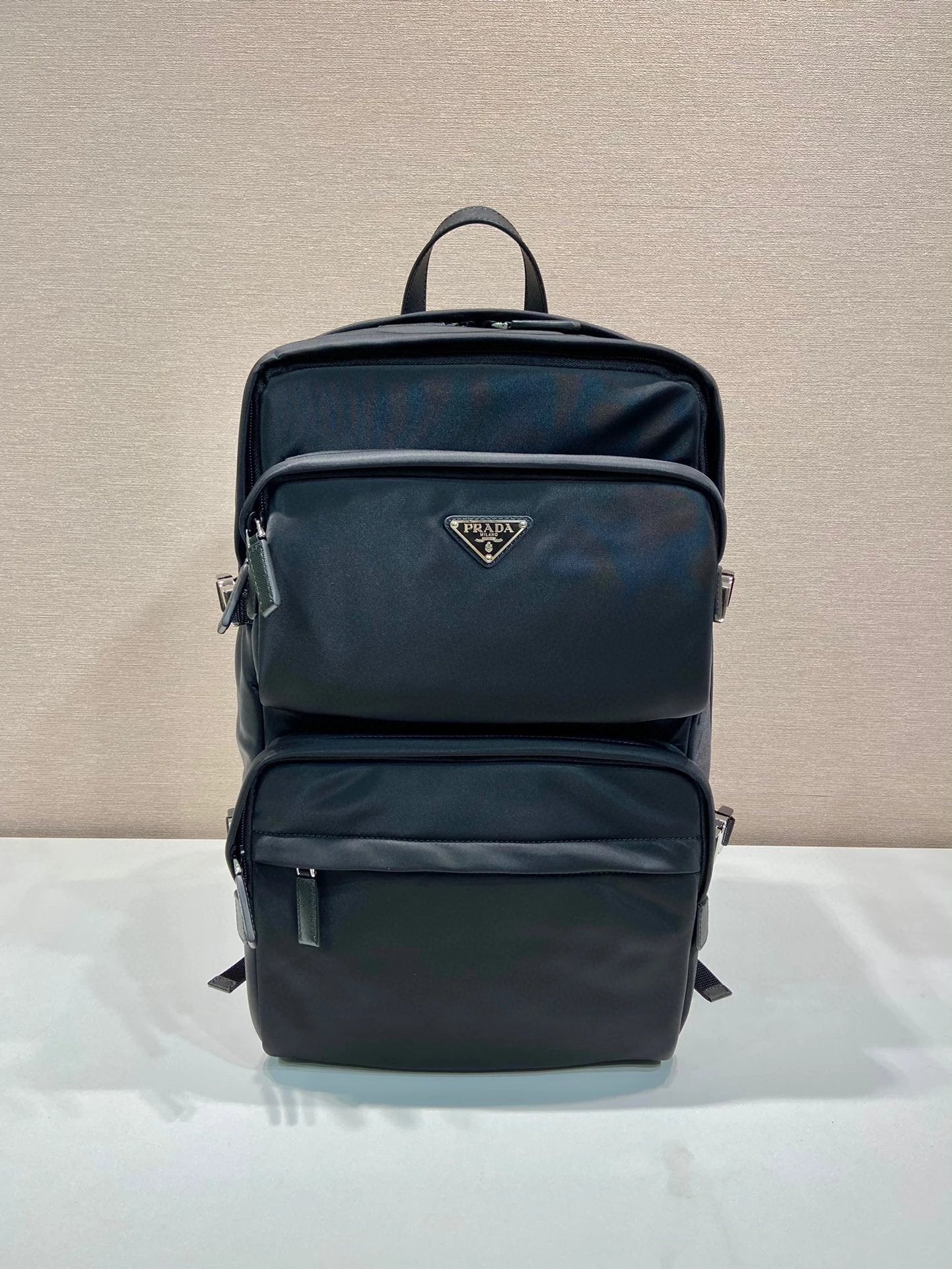 PRADA Bag Top version Version Recycled Nylon Multifunctional Backpack Schoolbag Backpack Sports Bag Travel Bag Schoolbag Travel Bag Men's and Women's Bags Bag2VZ101