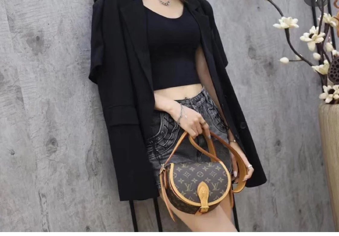 Louis Vuitton LV Women's Bag Top version Classic Vintage Fashion Print Saddle Bag Small round Bag Lock Flap Bag Flap Bag TAMBOURIN Horseshoe Bag Handbag Small Satchel Shoulder Bag Messenger Bag Women's Bag Women's Bag MB44860
