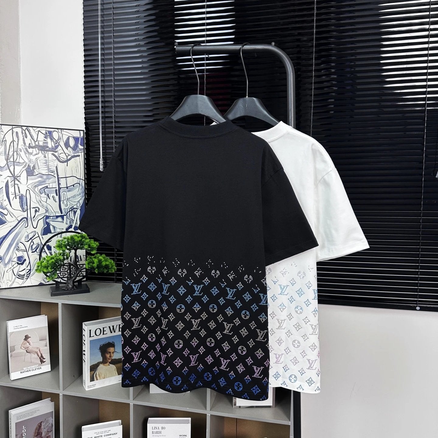 Louis Vuitton LV T-shirt Half-body Full Rhinestone logo round Neck Short Sleeve25ss New Pure Cotton Unisex Style T T-shirt OS Loose Fit Base Shirt Half Sleeve T-Shirt Top Half Sleeve