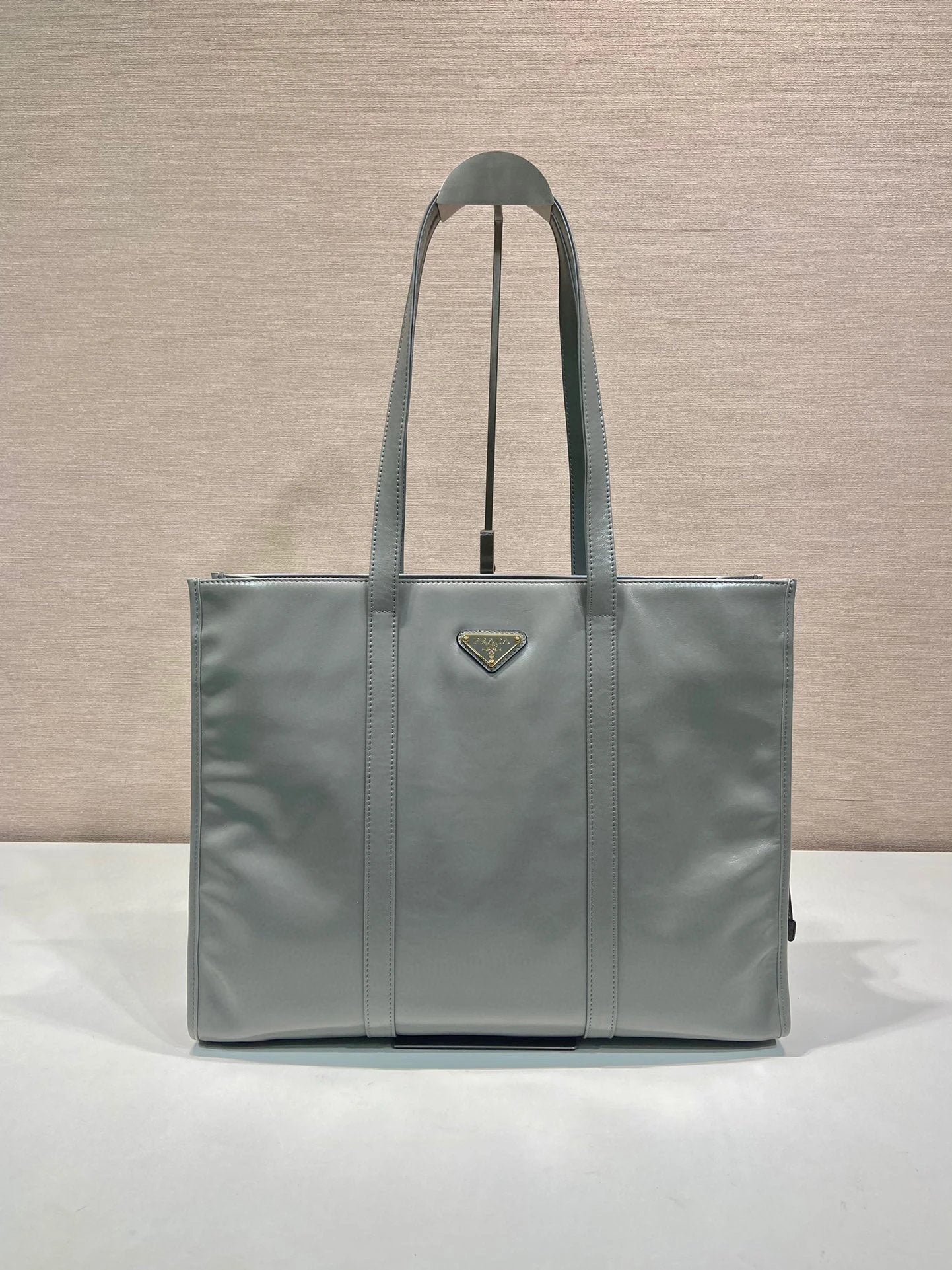 PRADA Bag Top version Latest Enamel Metal Triangle Mark Logo Tote Bag tote Bag Shopping Bag Handbag Oil Wax Leather Extra Large Messenger Bag Shoulder Bag Handbag Hand Bag Underarm Bag Women's Bag1BG460