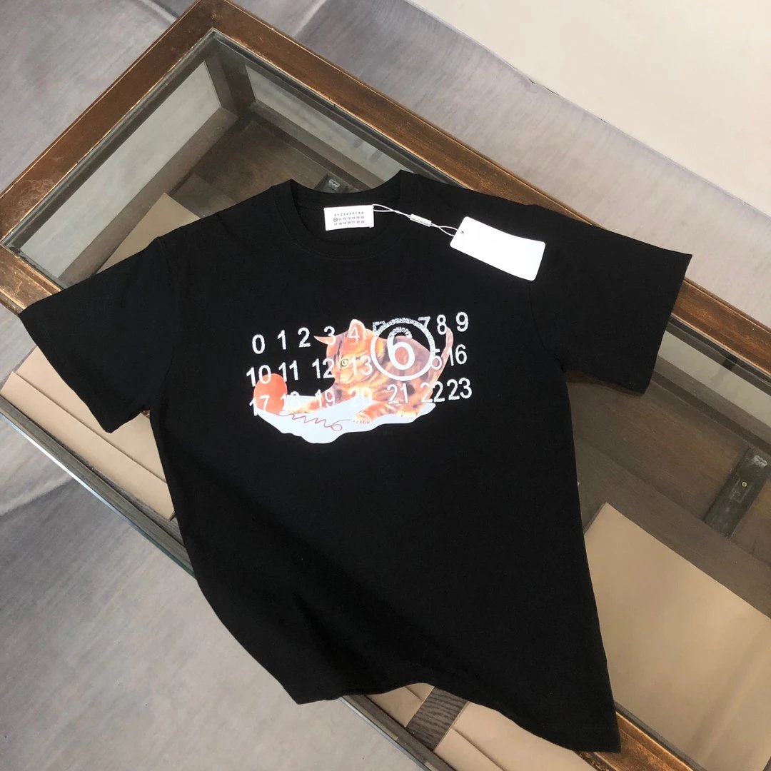 Maison Margiela T-shirt Chest Cat Pattern Digital Print logo round Neck Short Sleeve25ss New Pure Cotton Unisex Style T Casual T-Shirt Base Layer Shirt OS Loose Fit Half Sleeve Top Plus Size