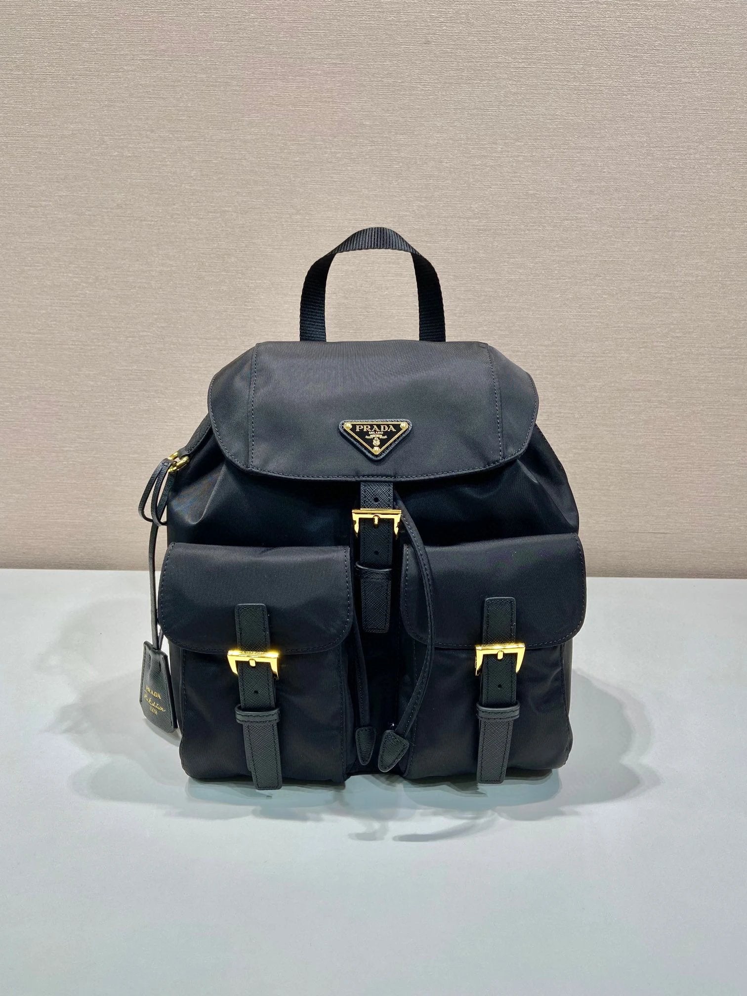 PRADA Bag Top version Metal Triangle Logo Decorative Flip Buckle Closure saffiano Leather Detail Schoolbag Backpack Backpack Women's Bag Women's Bag1BZ677Small Size Gold Buckle Silver Buckle Multicolor